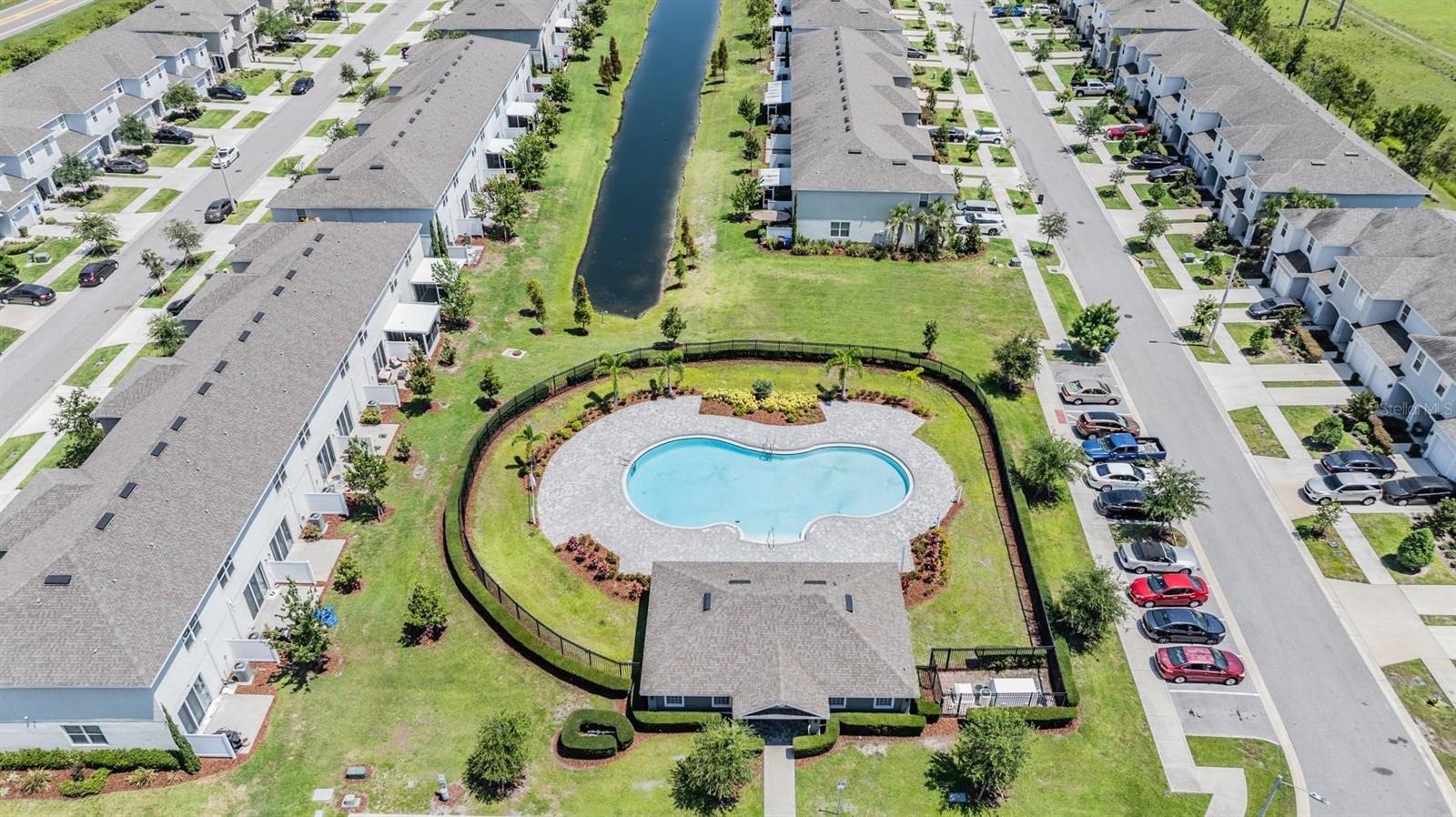 Listing photo id 12 for 7030 Summer Holly Place