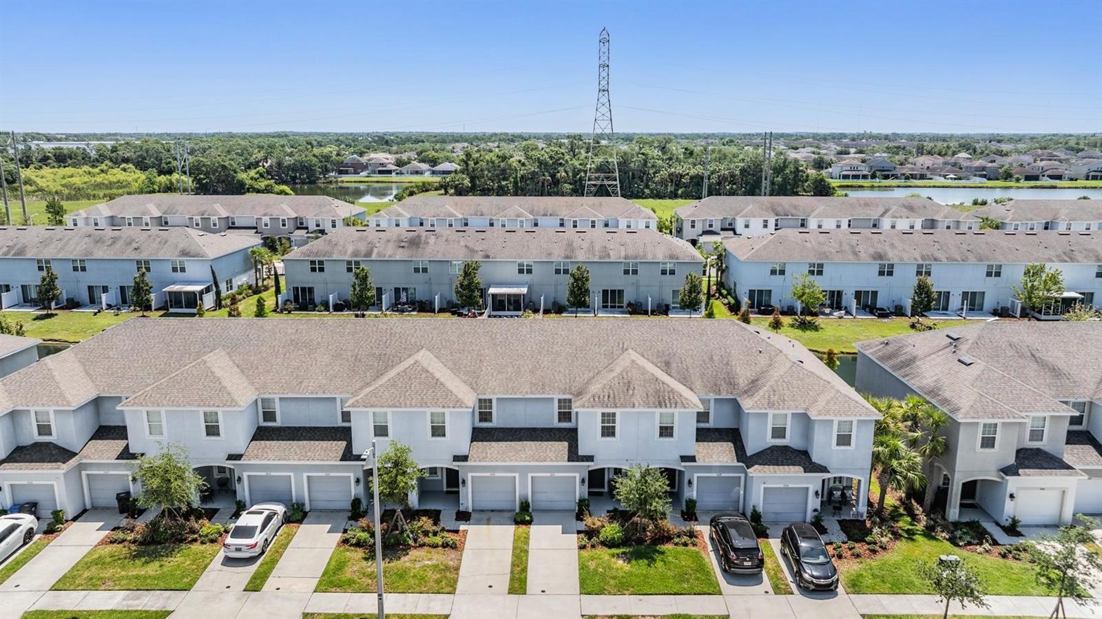 Listing photo id 15 for 7030 Summer Holly Place
