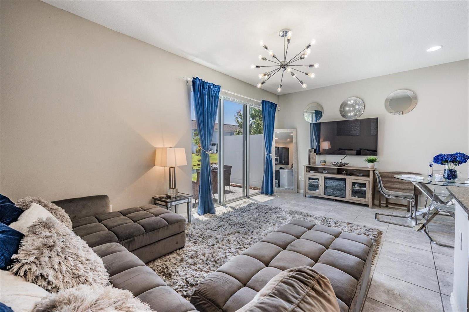 Listing photo id 7 for 7030 Summer Holly Place