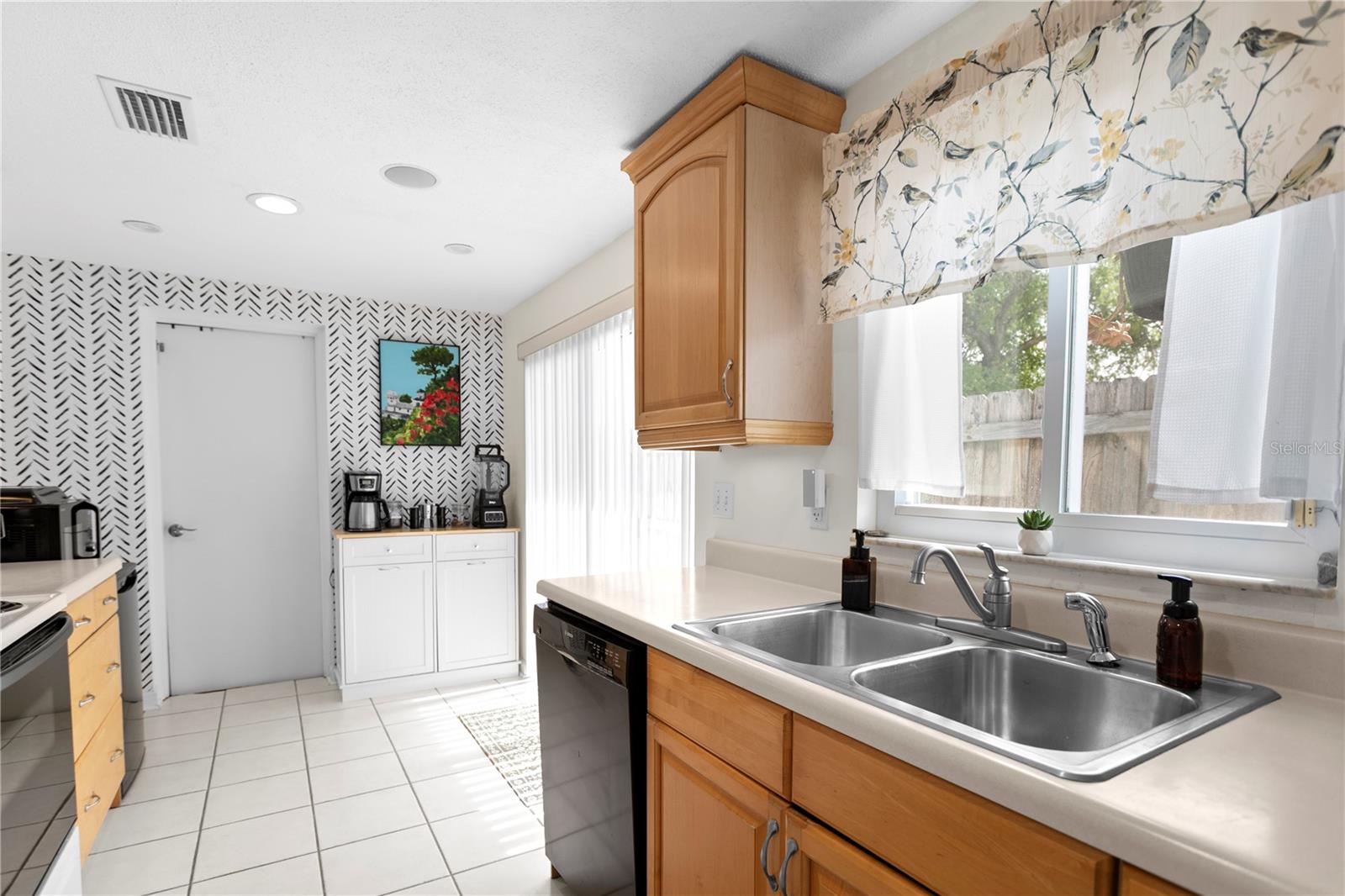 Image 10 of 33 For 9128 Suffield Court