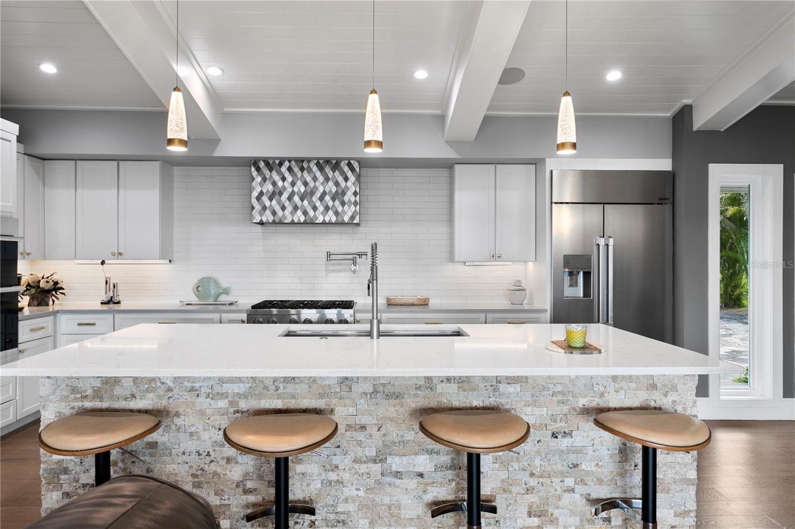 Listing photo id 8 for 4649 Neptune Drive Se
