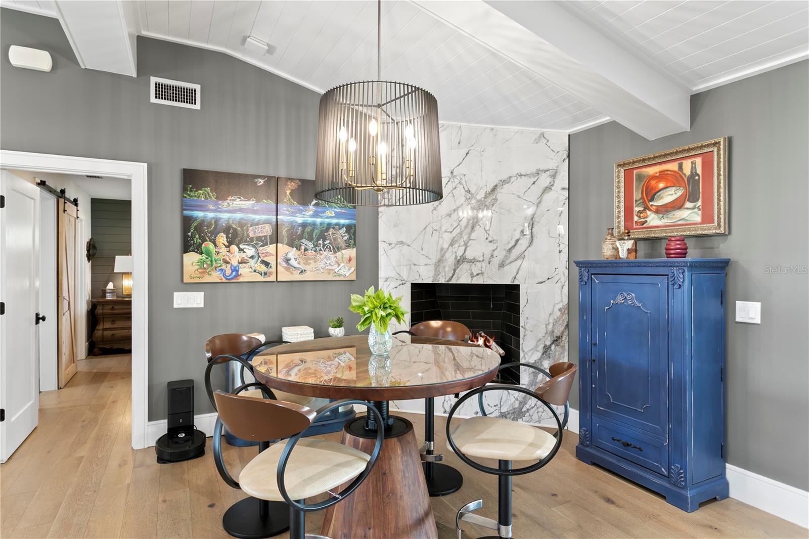 Listing photo id 14 for 4649 Neptune Drive Se