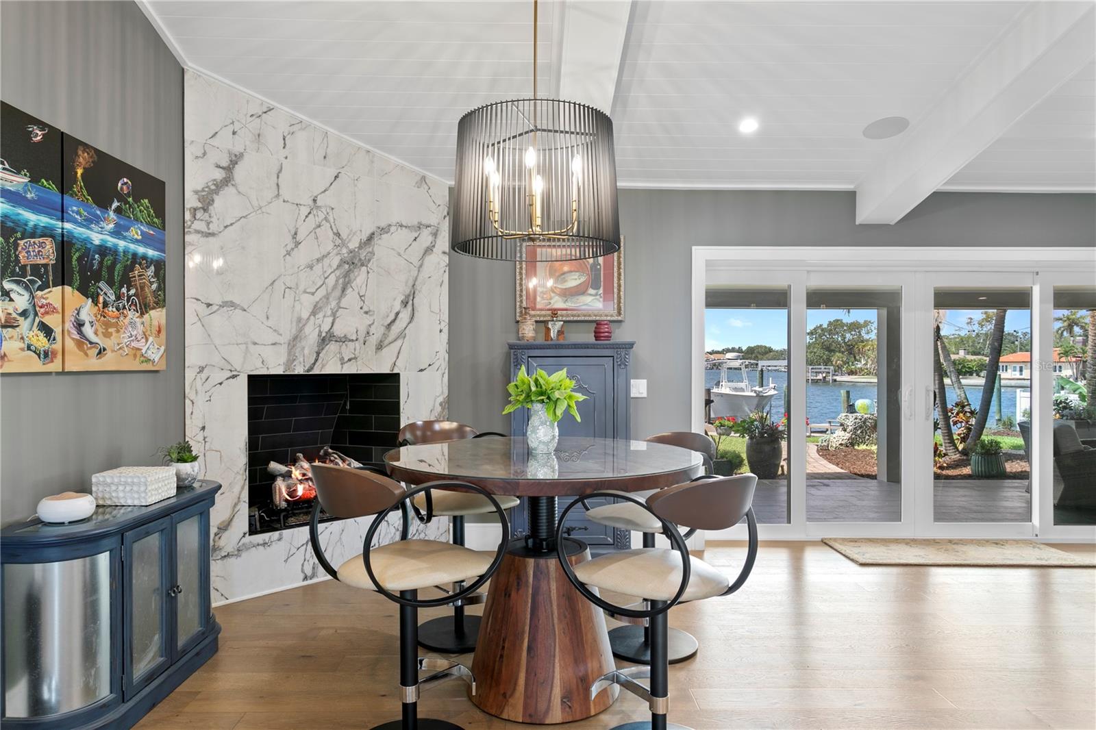 Listing photo id 15 for 4649 Neptune Drive Se