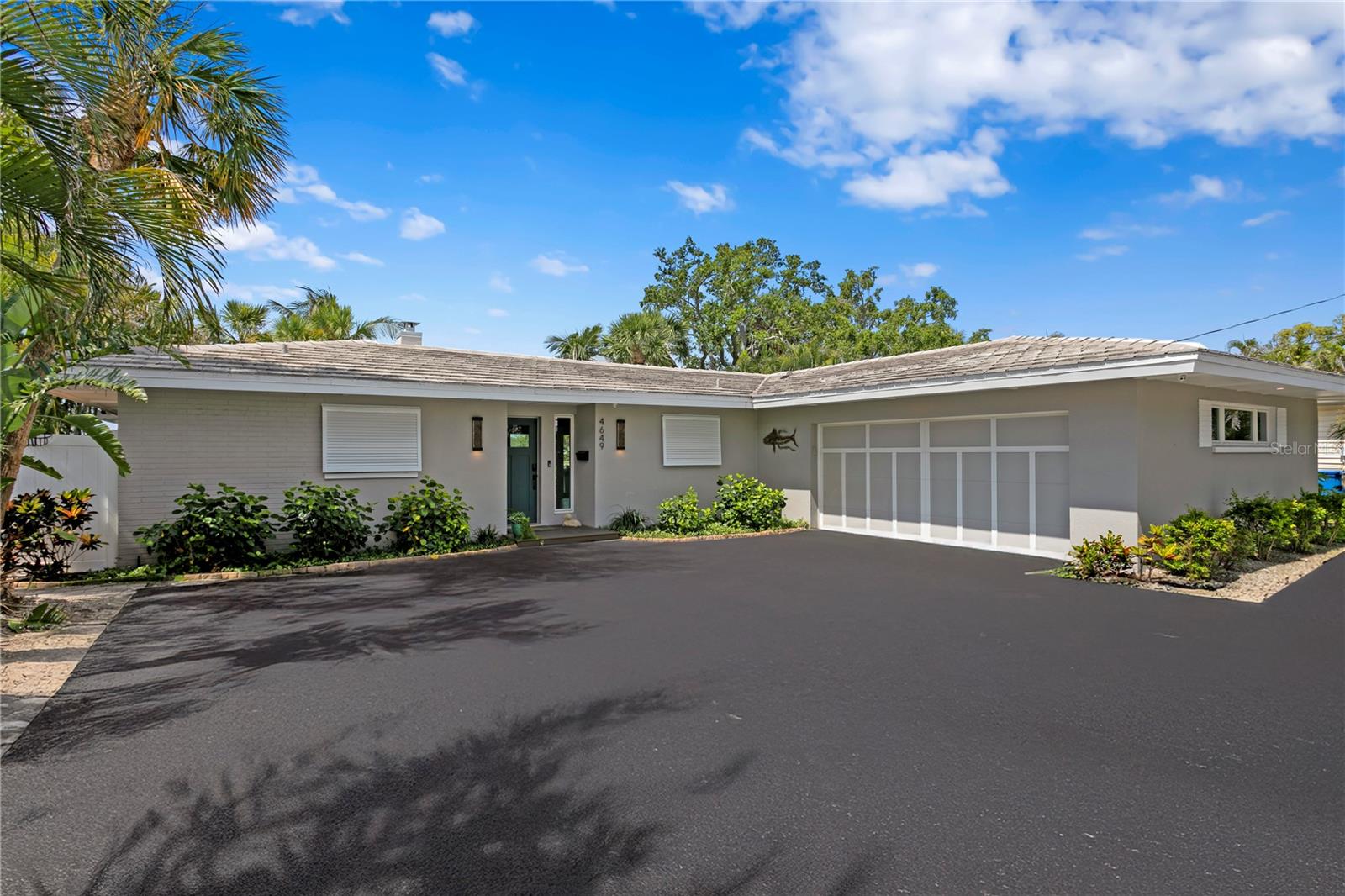 Listing photo id 0 for 4649 Neptune Drive Se