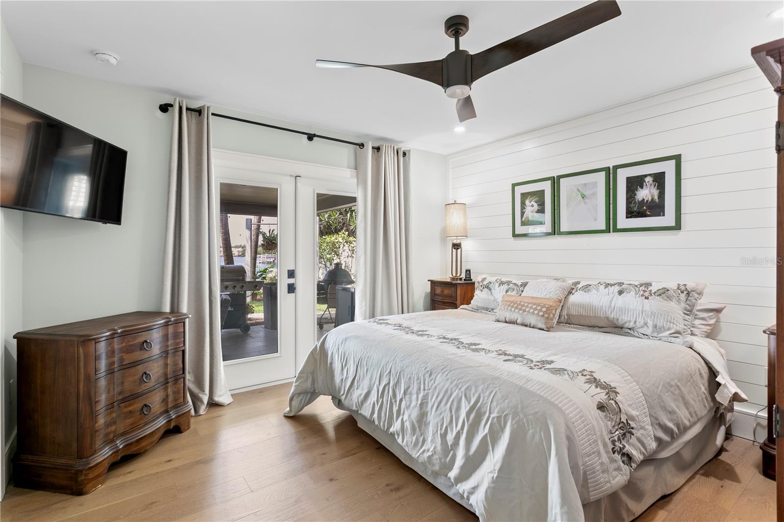Listing photo id 23 for 4649 Neptune Drive Se