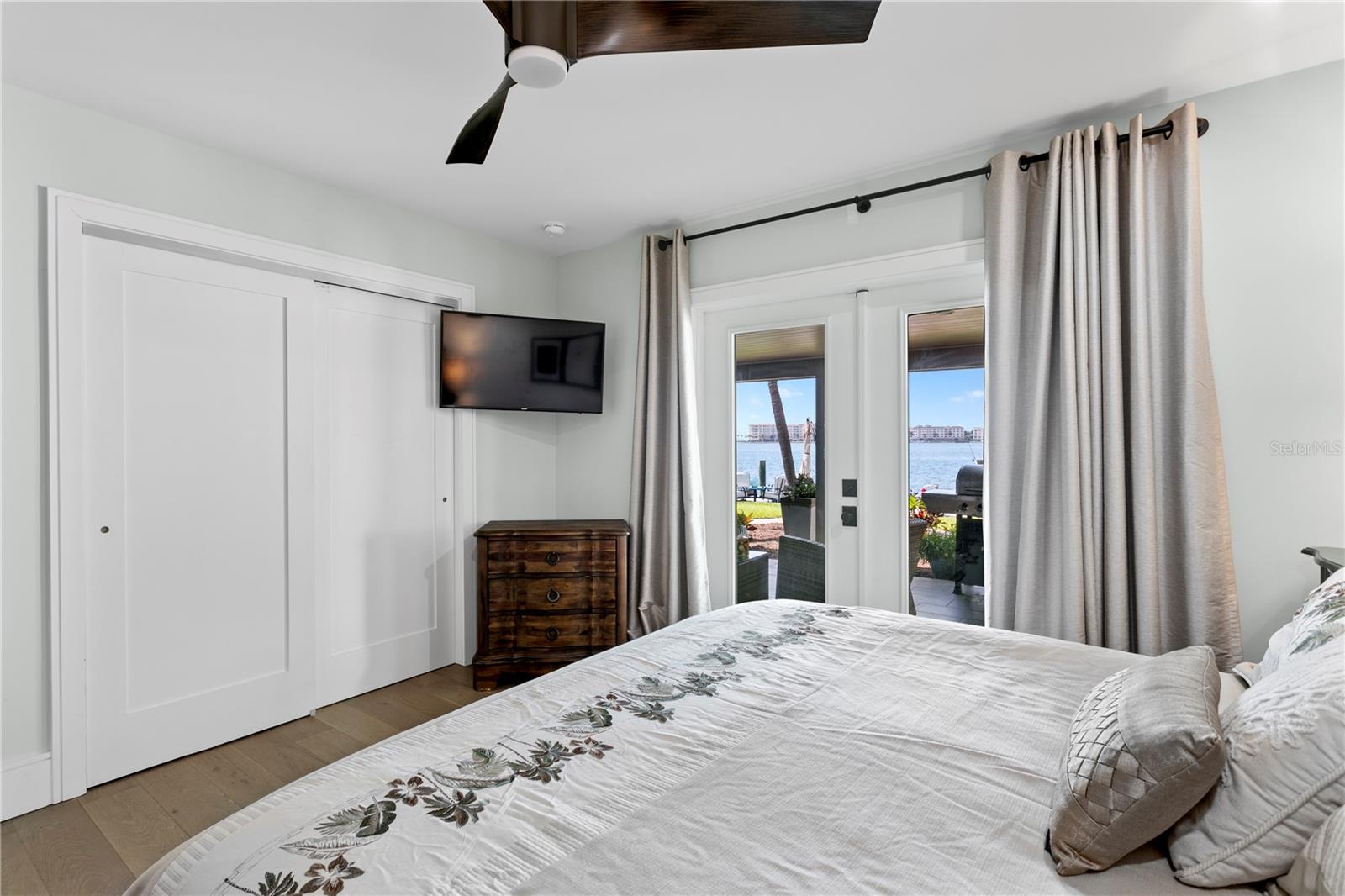 Listing photo id 24 for 4649 Neptune Drive Se