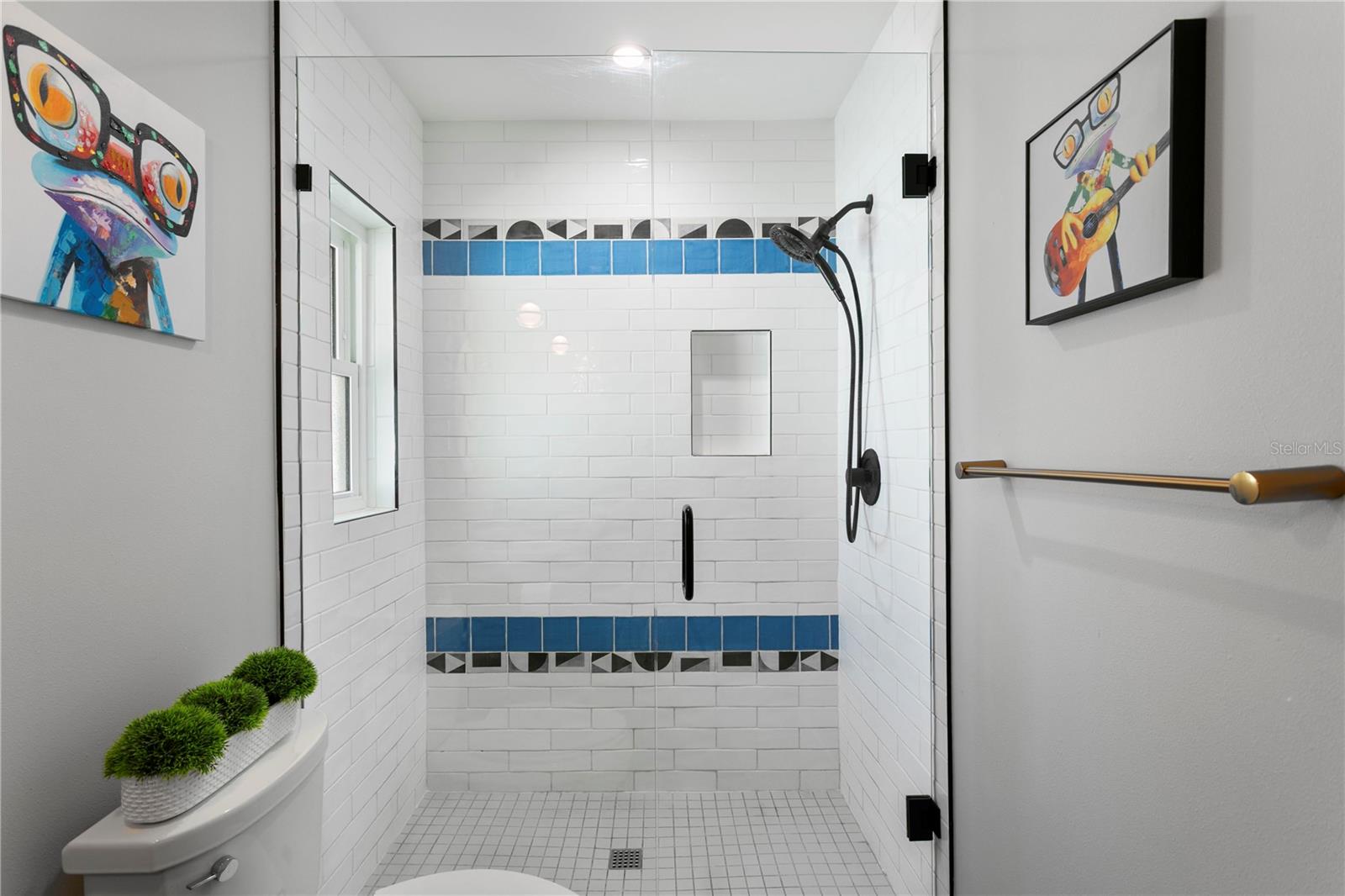 Listing photo id 26 for 4649 Neptune Drive Se