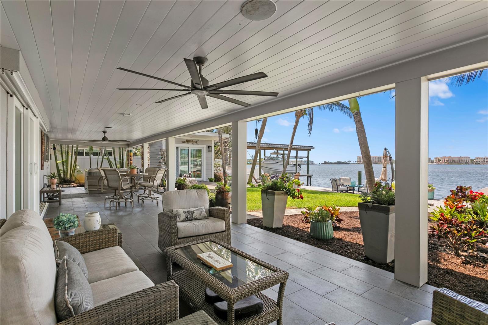 Listing photo id 31 for 4649 Neptune Drive Se