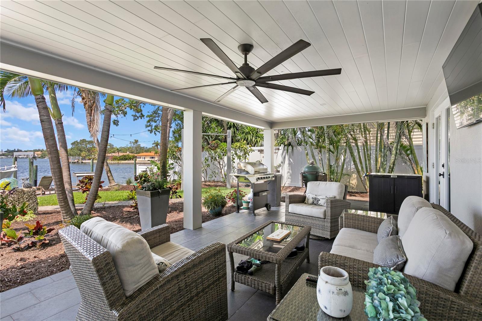 Listing photo id 32 for 4649 Neptune Drive Se