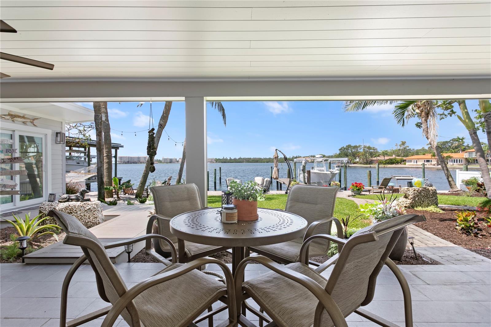 Listing photo id 33 for 4649 Neptune Drive Se