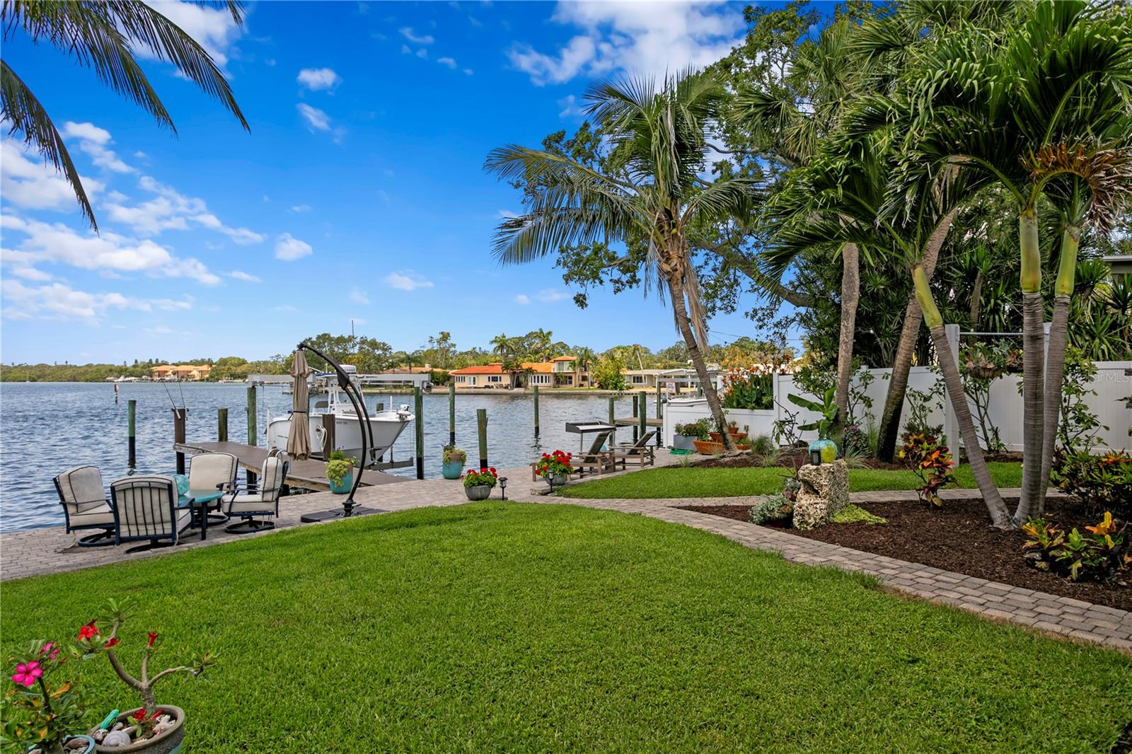 Listing photo id 38 for 4649 Neptune Drive Se