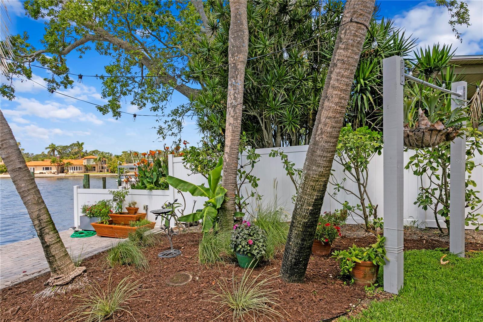 Listing photo id 41 for 4649 Neptune Drive Se