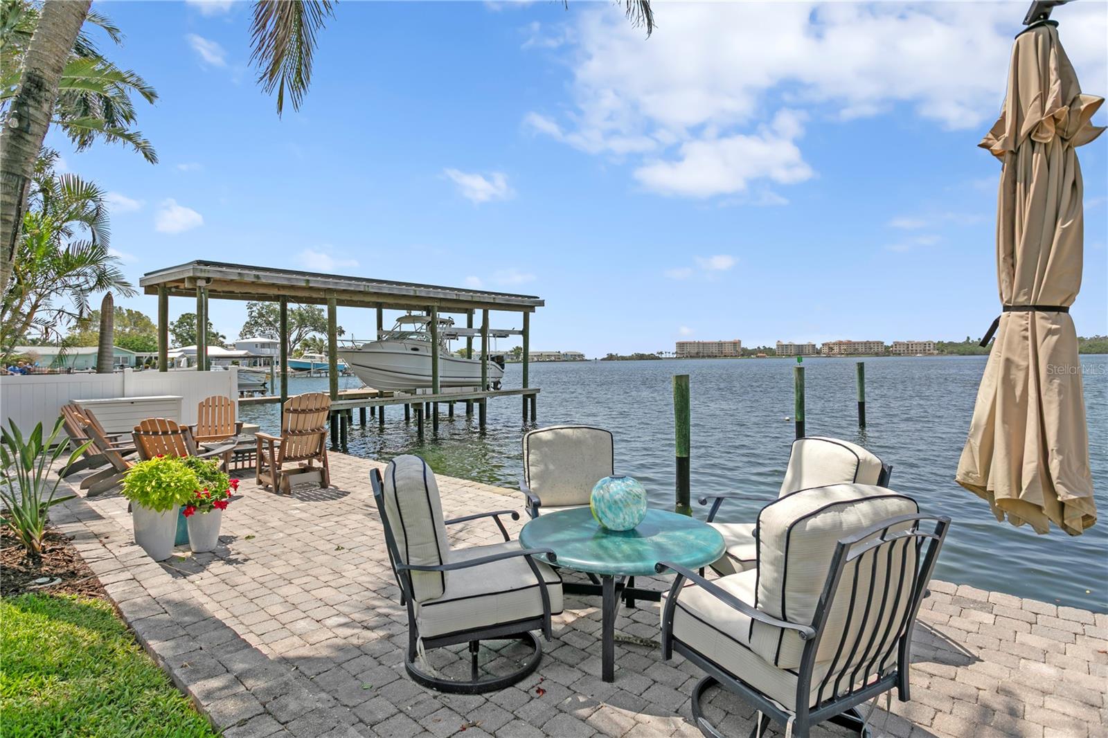 Listing photo id 42 for 4649 Neptune Drive Se