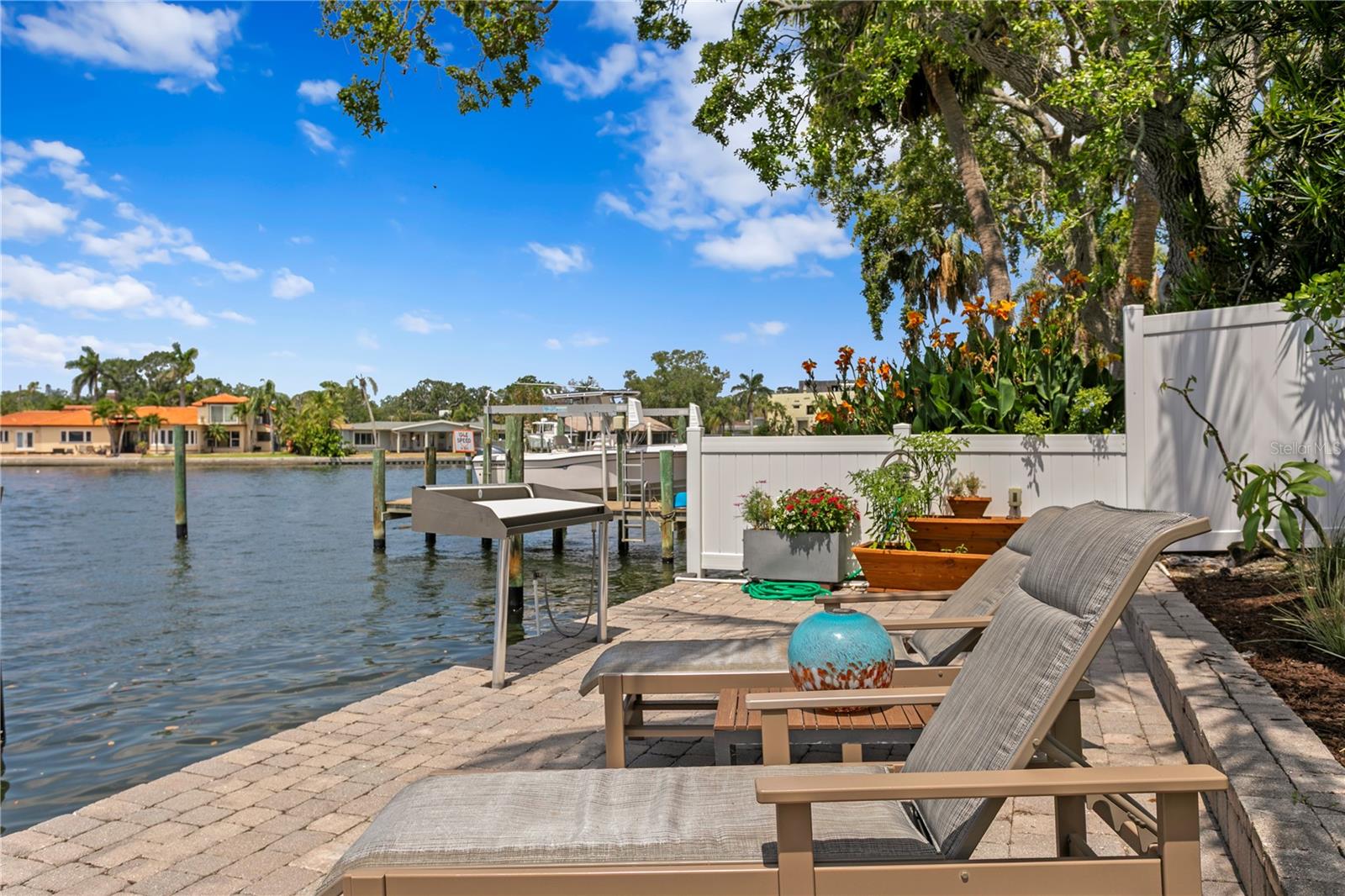 Listing photo id 43 for 4649 Neptune Drive Se