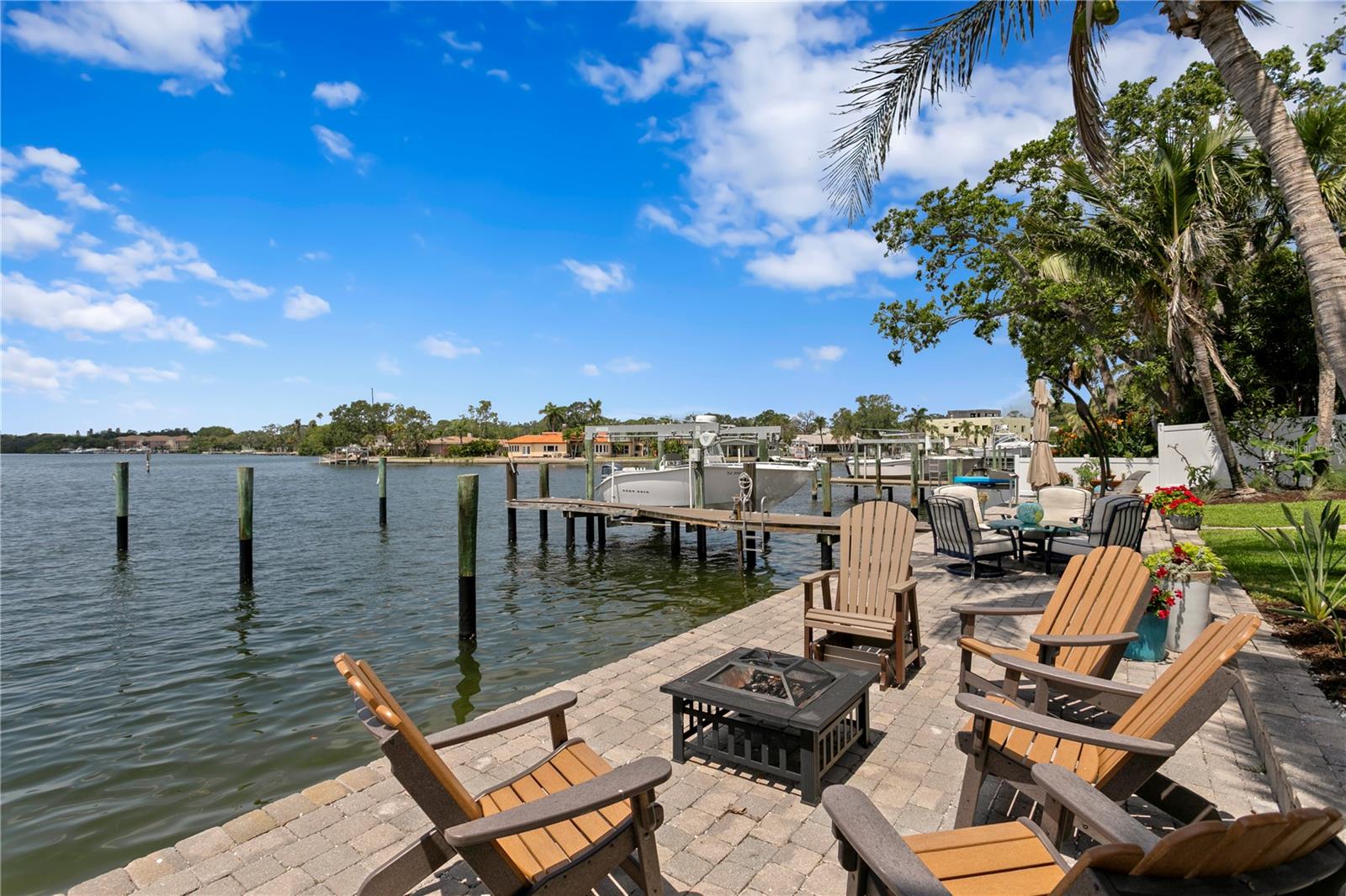 Listing photo id 44 for 4649 Neptune Drive Se