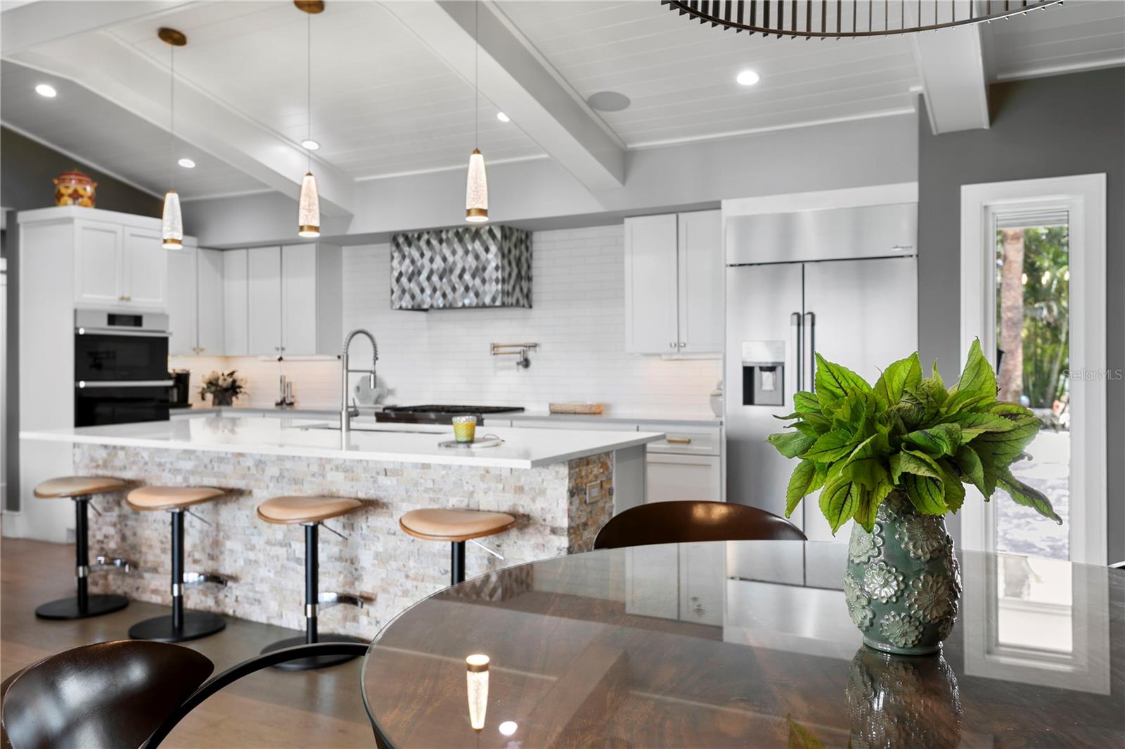 Listing photo id 4 for 4649 Neptune Drive Se