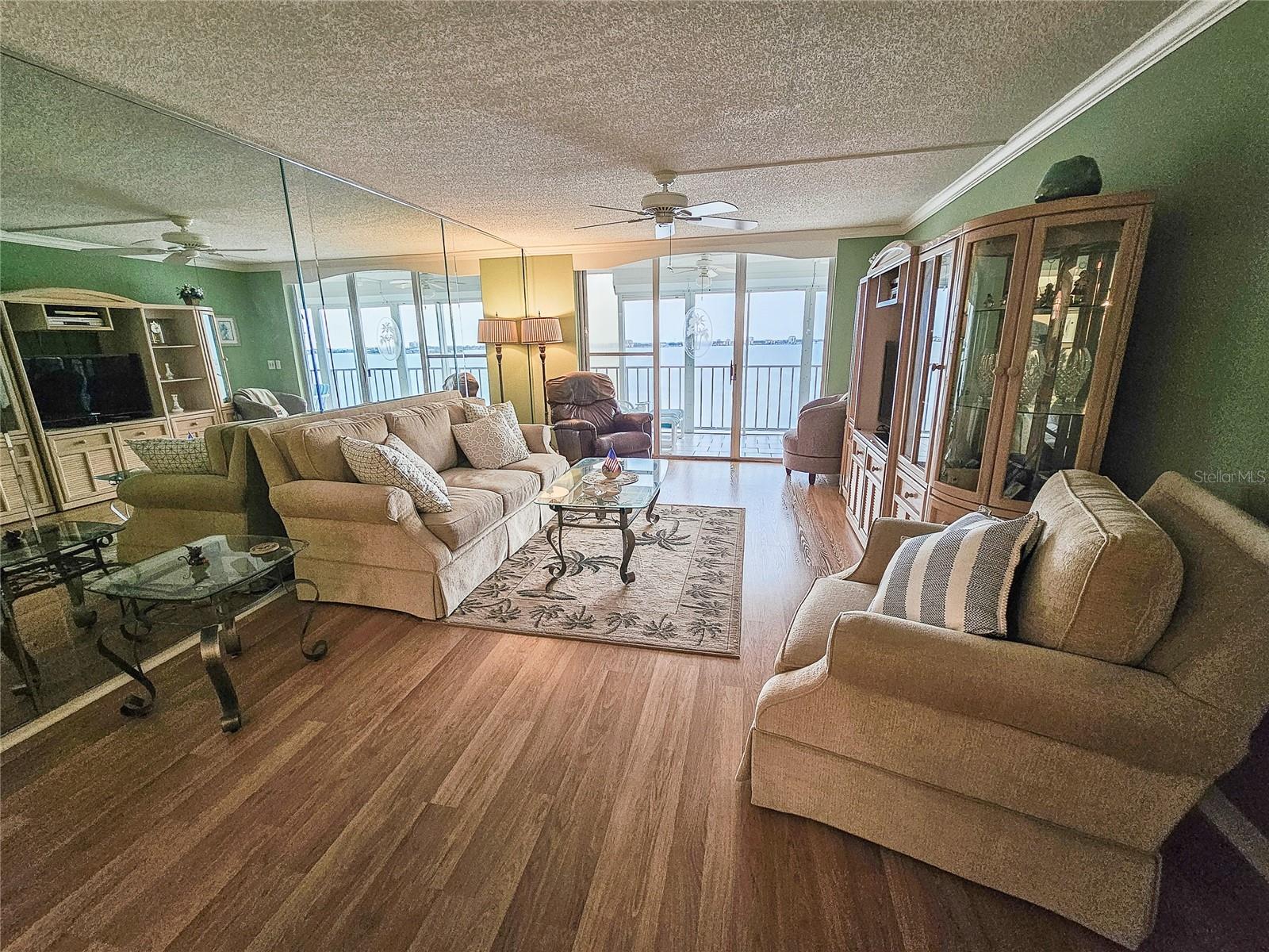 Image 10 of 36 For 6060 Shore Drive S 906