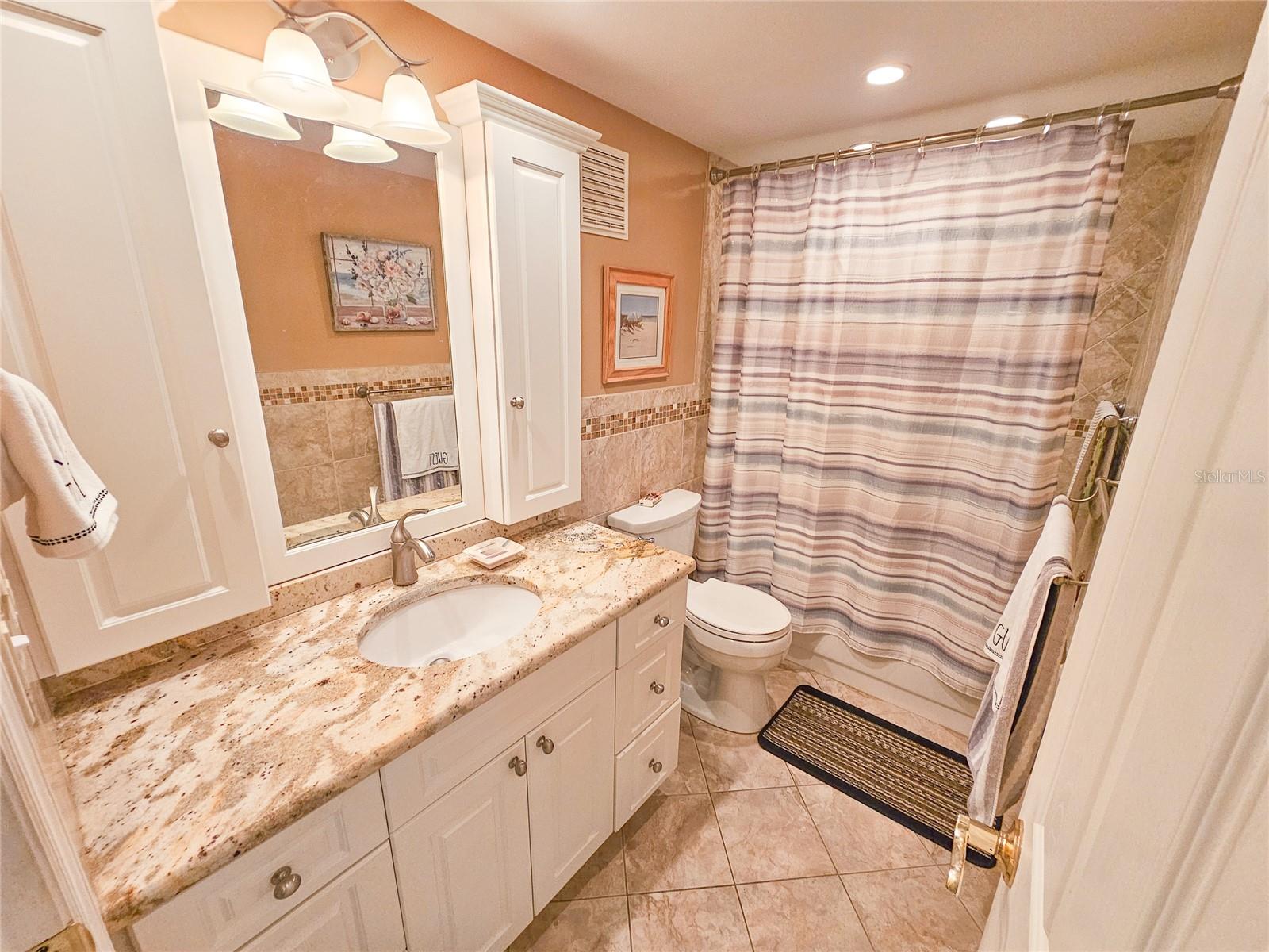 Image 21 of 36 For 6060 Shore Drive S 906