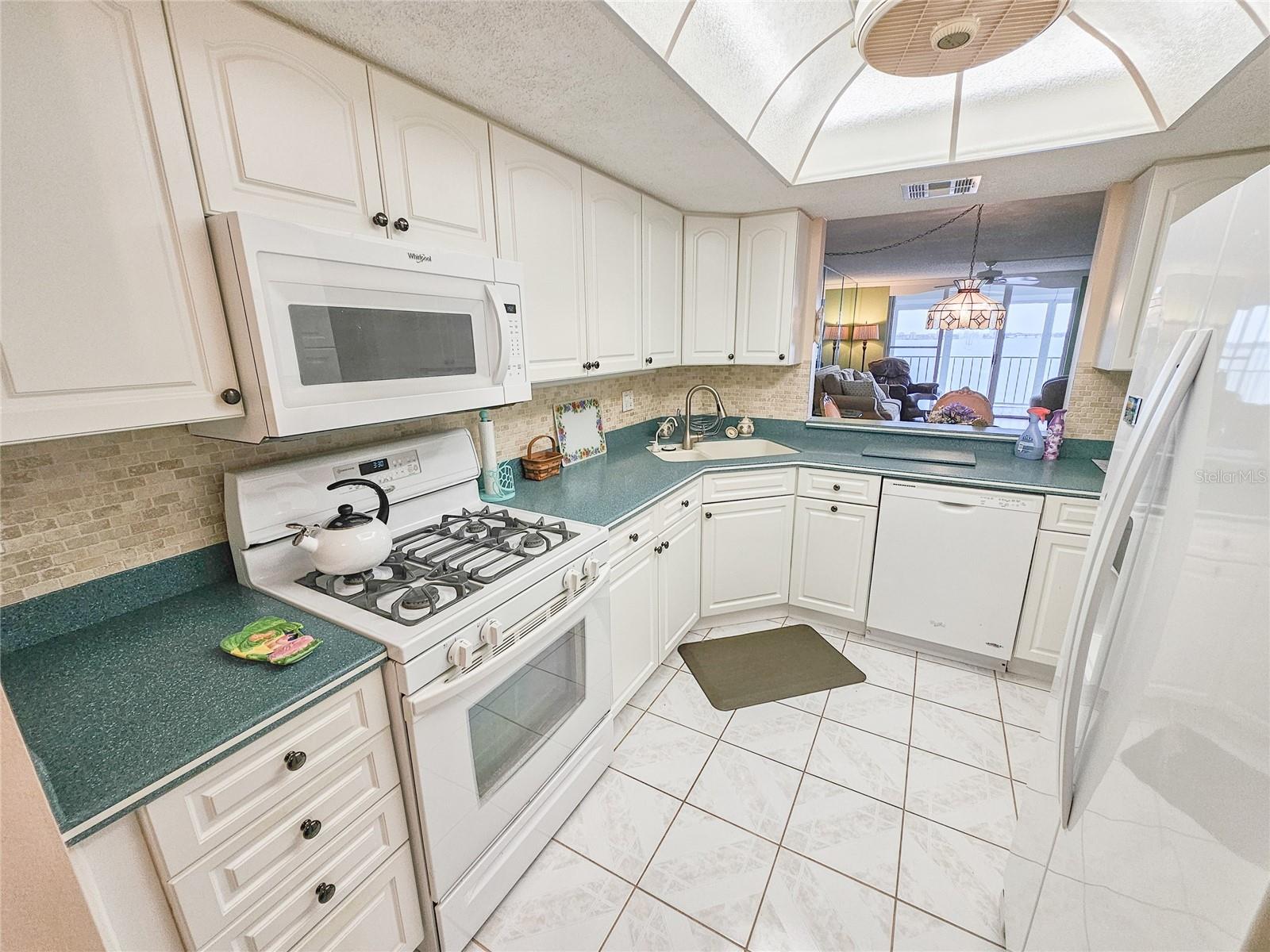Image 6 of 36 For 6060 Shore Drive S 906