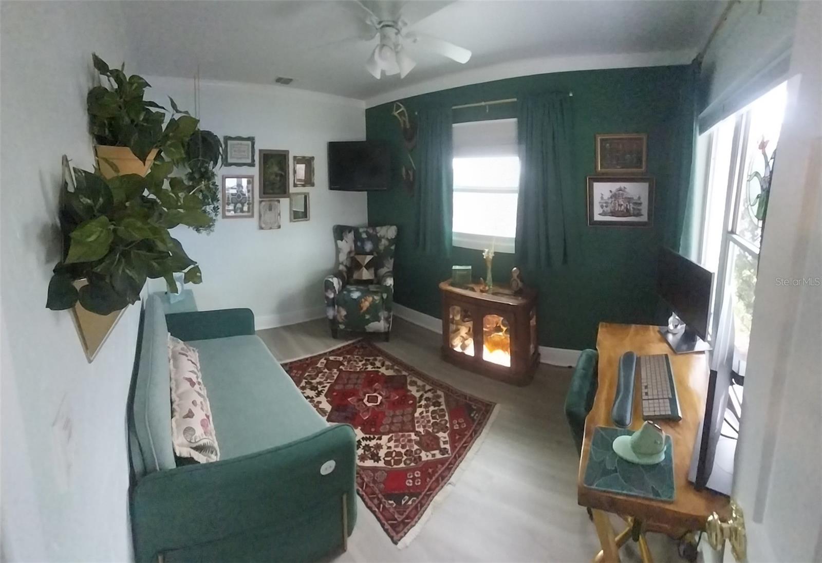 Image 10 of 23 For 10142 118th Avenue
