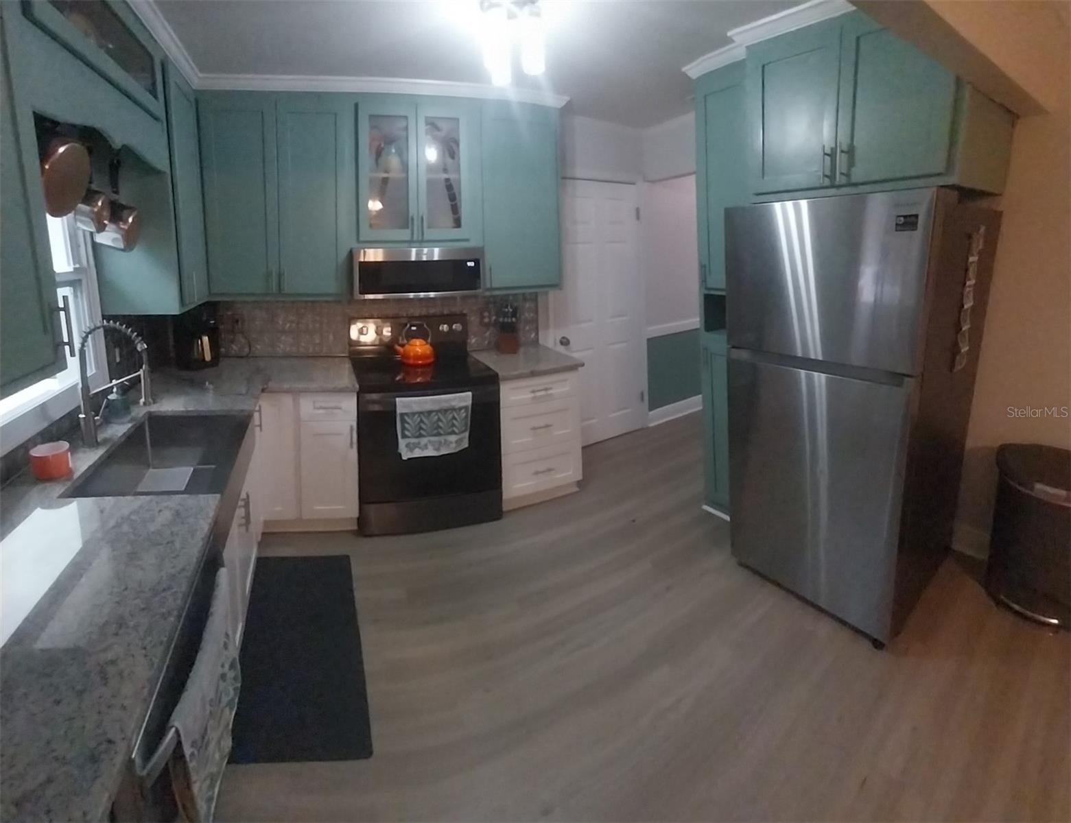 Image 4 of 23 For 10142 118th Avenue