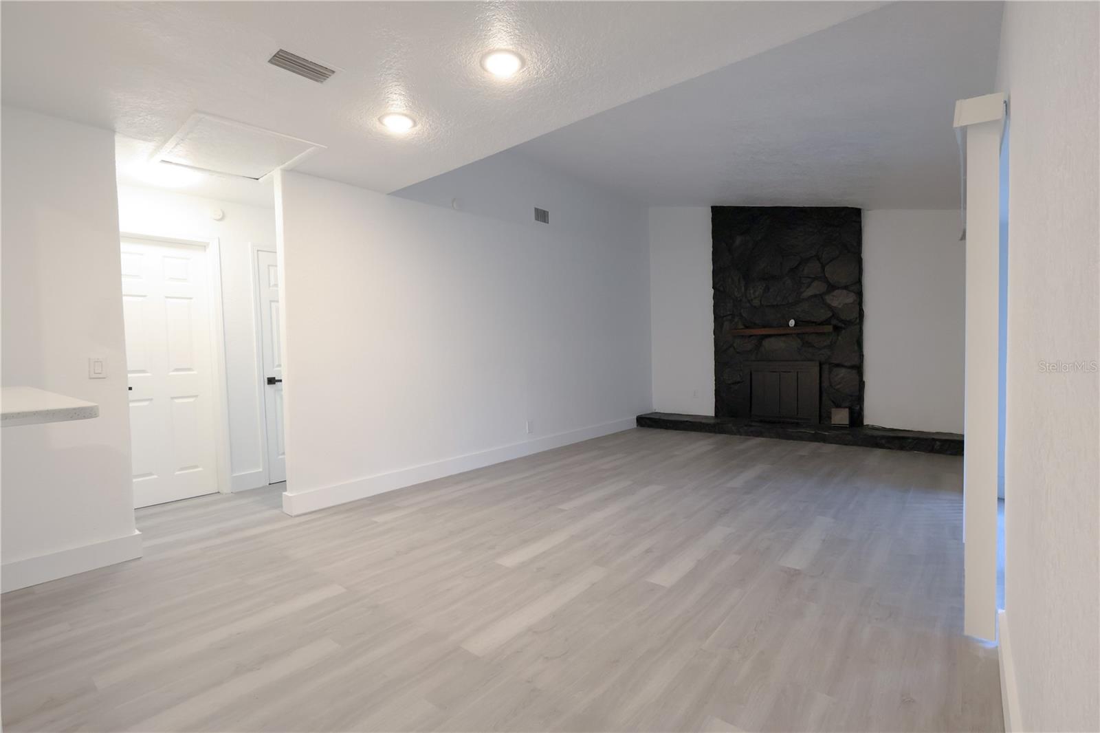 Image 17 of 42 For 4260 Saint Lawrence Drive