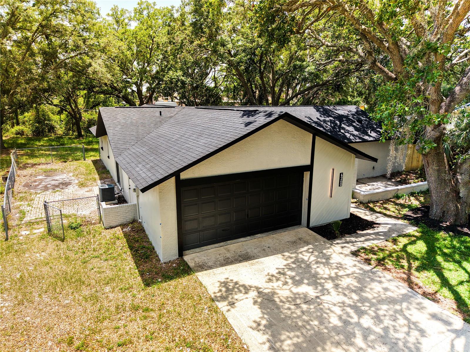 Image 3 of 42 For 4260 Saint Lawrence Drive