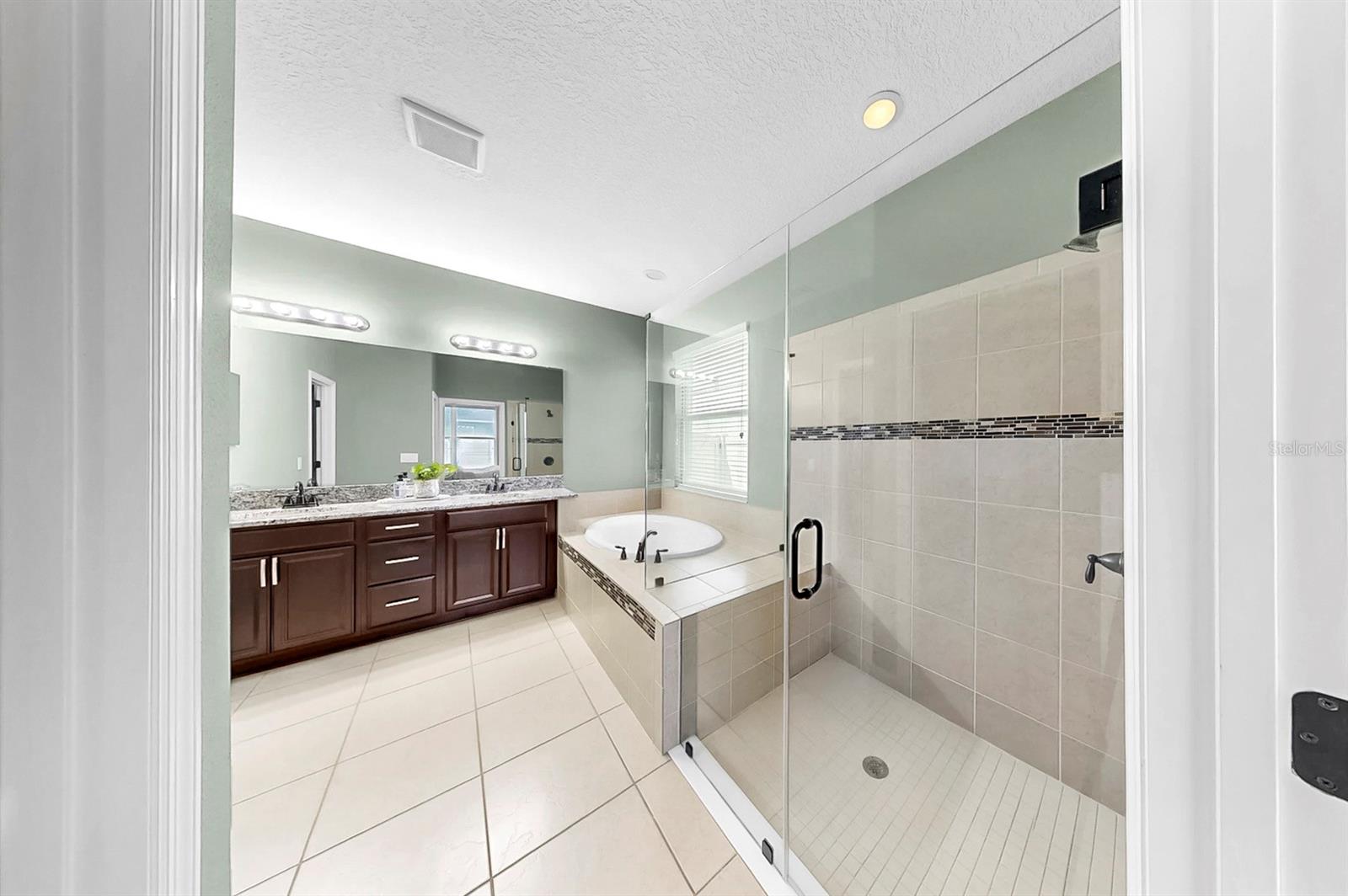 Image 43 of 52 For 17610 Buckingham Garden Drive