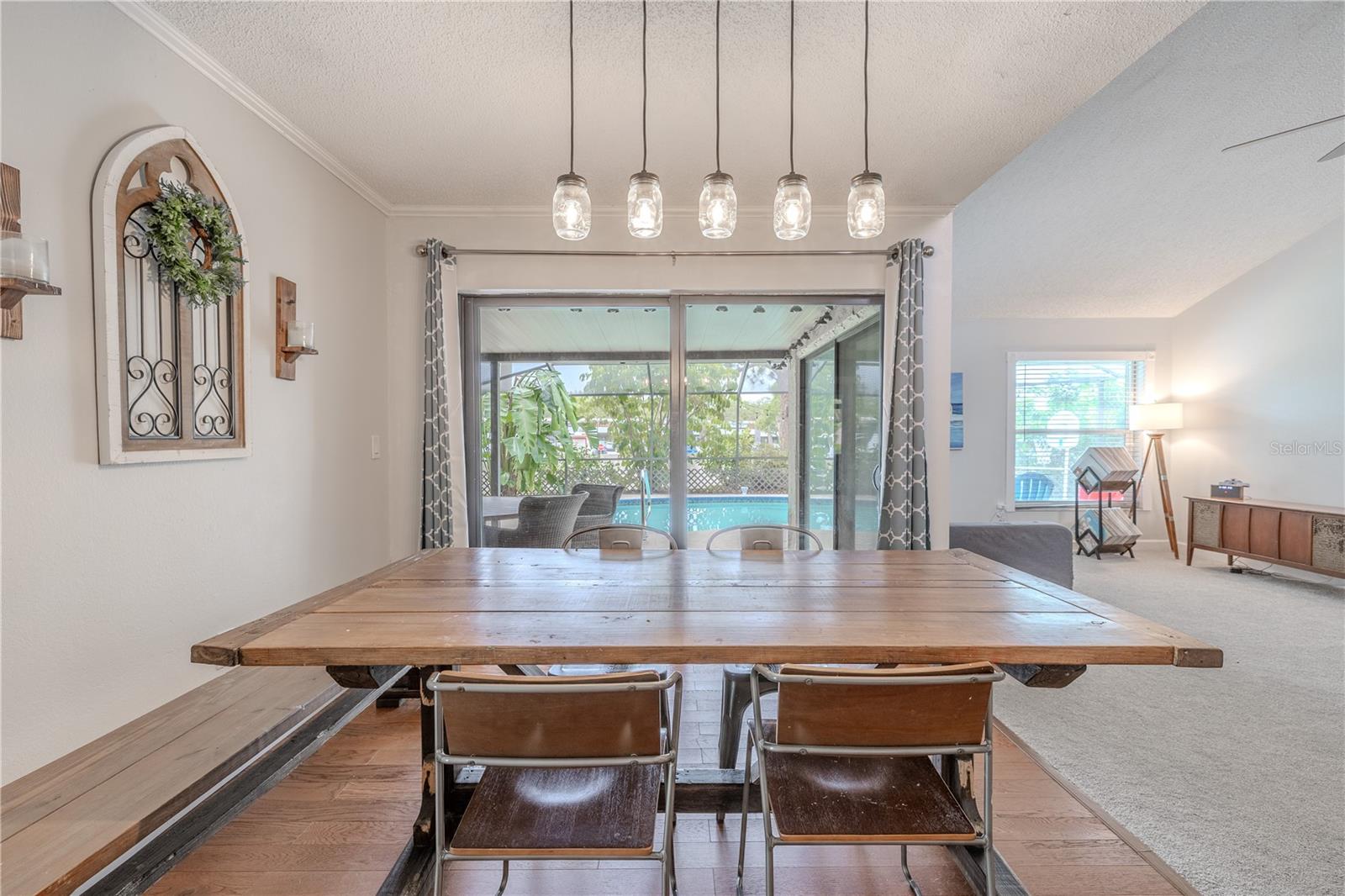 Listing photo id 8 for 3968 Orchard Hill Circle