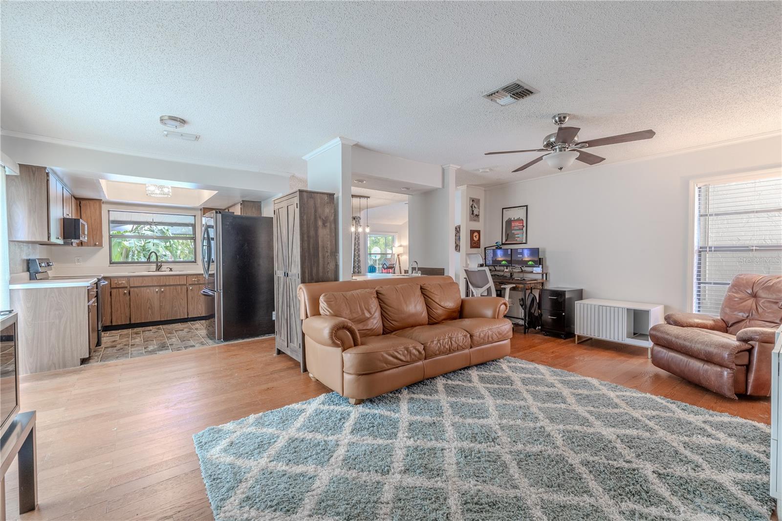 Listing photo id 13 for 3968 Orchard Hill Circle