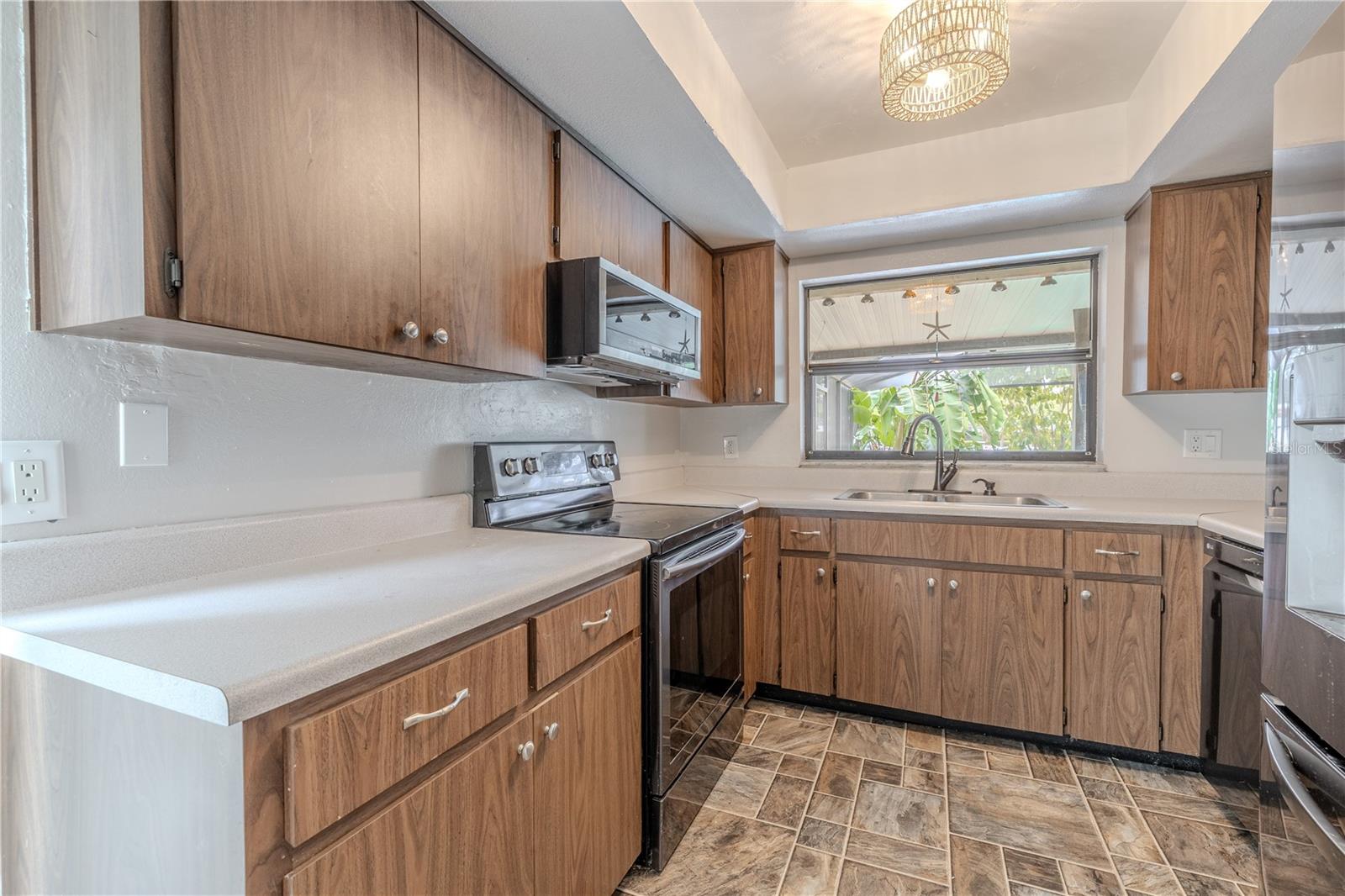 Listing photo id 15 for 3968 Orchard Hill Circle