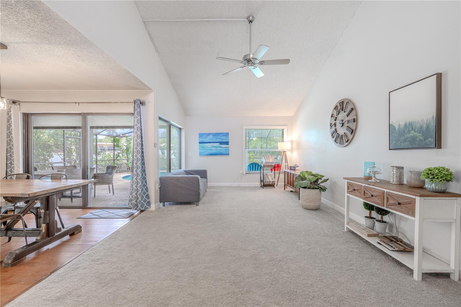 Listing photo id 5 for 3968 Orchard Hill Circle
