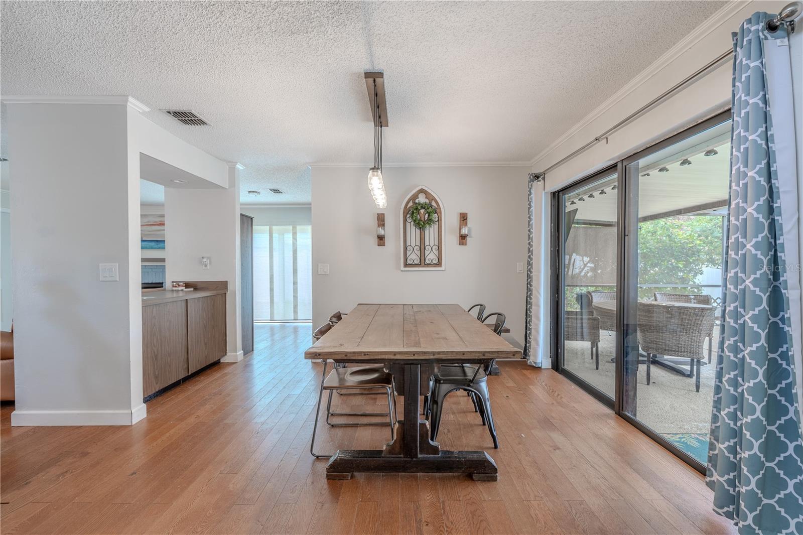 Listing photo id 7 for 3968 Orchard Hill Circle