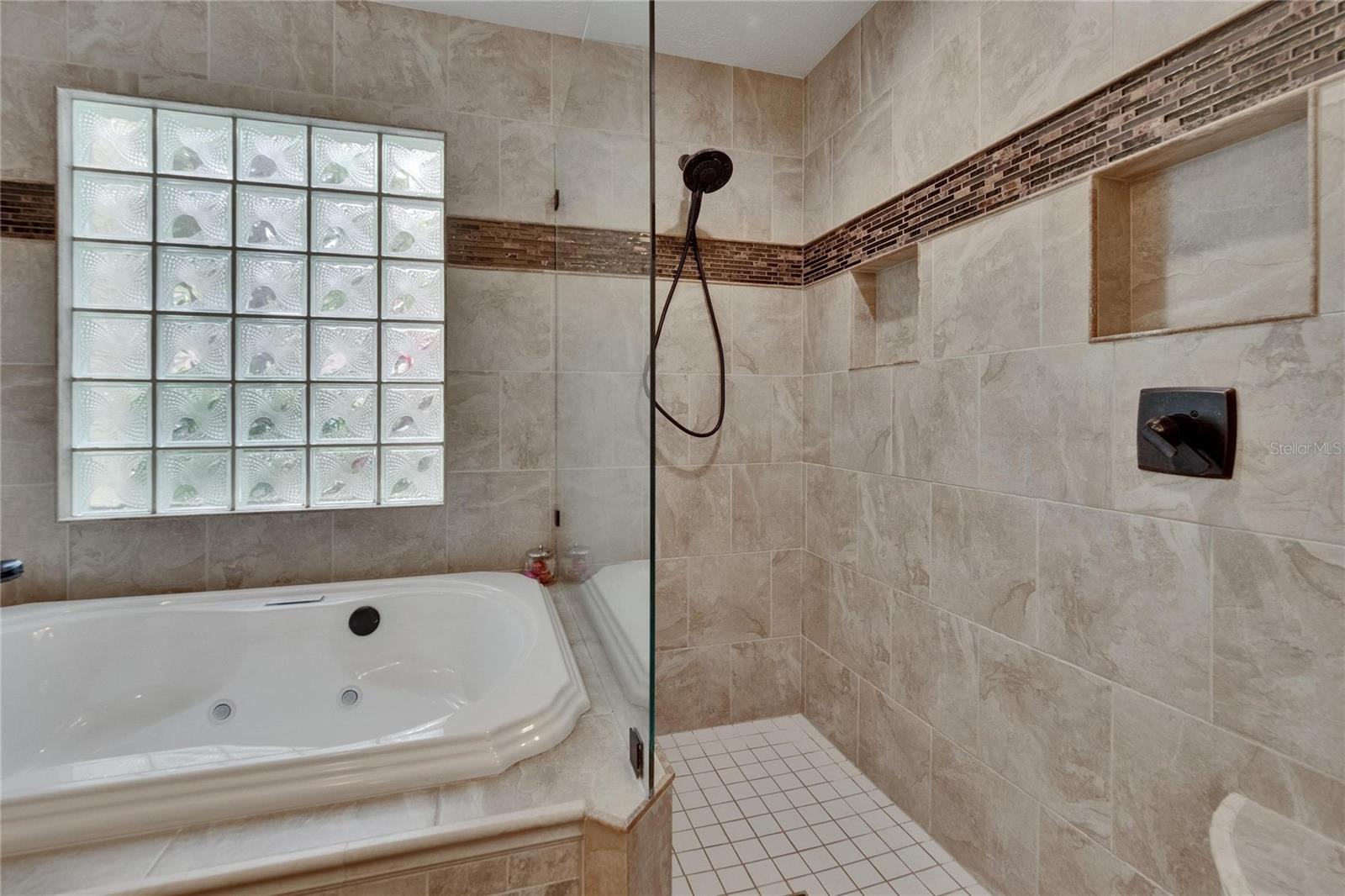 Image 18 of 57 For 905 Balsamina Drive