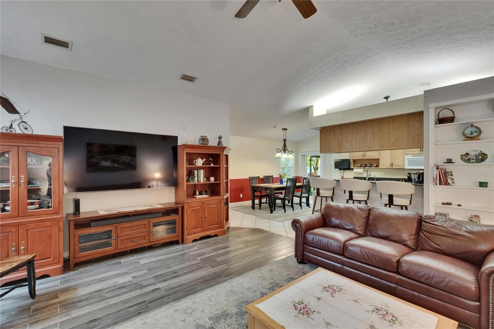 Image 22 of 57 For 905 Balsamina Drive
