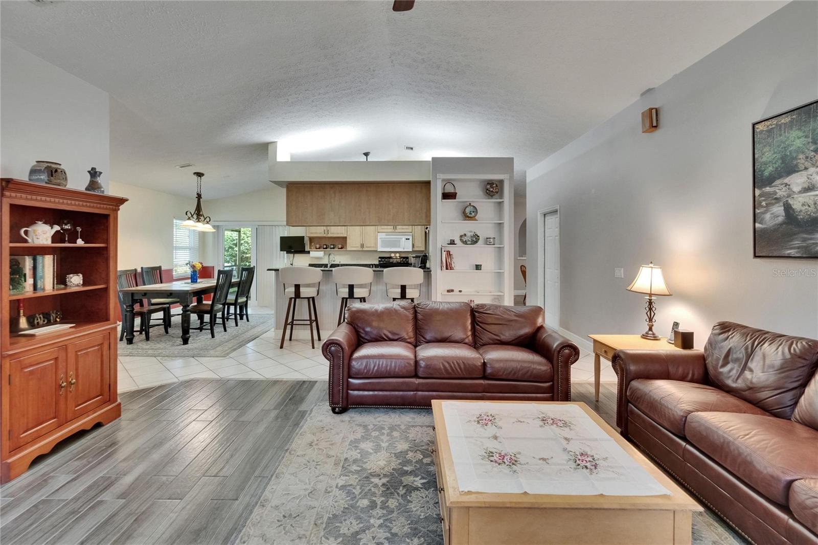 Image 23 of 57 For 905 Balsamina Drive