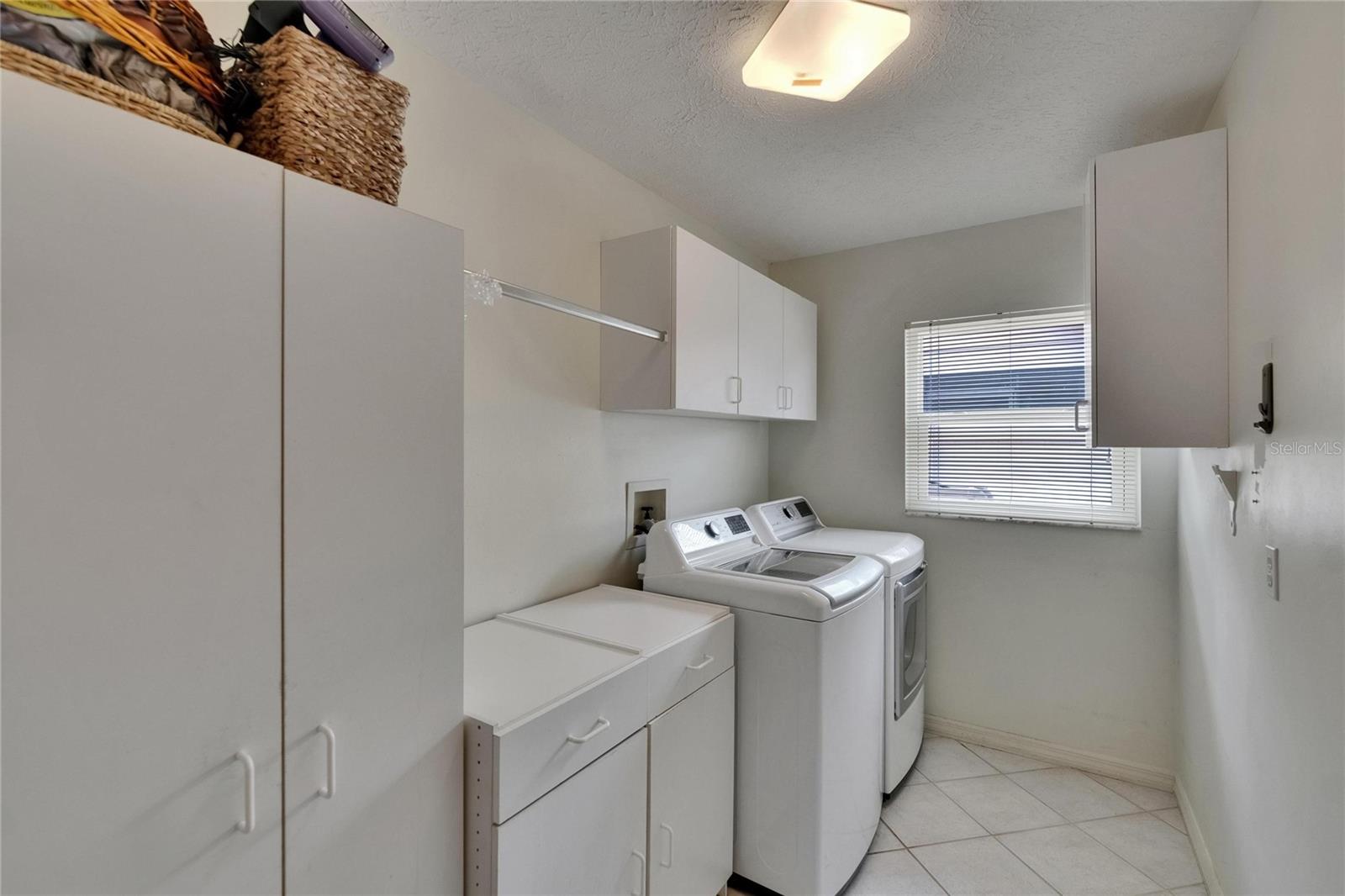 Image 34 of 57 For 905 Balsamina Drive