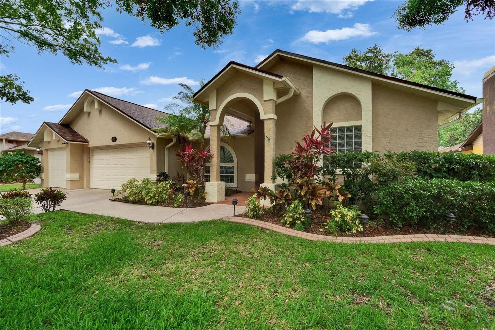 Image 4 of 57 For 905 Balsamina Drive
