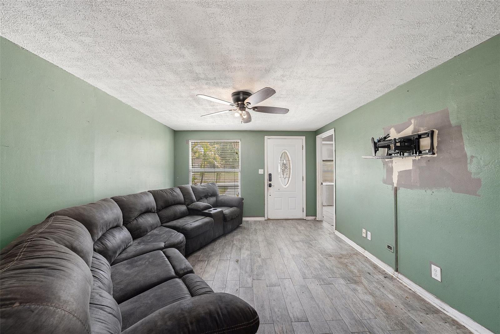 Image 3 of 9 For 11486 92nd Street N