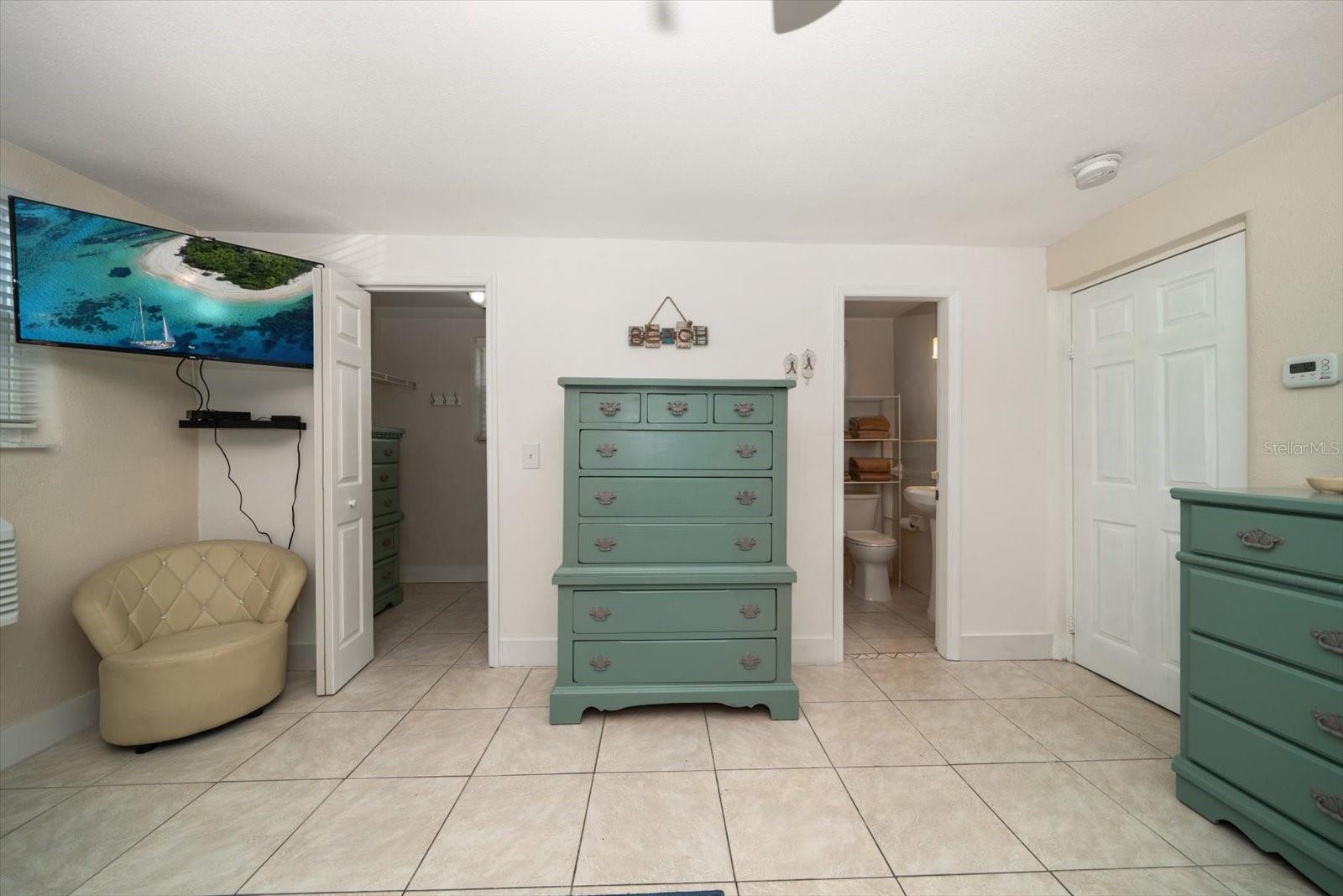 Image 17 of 41 For 603 Mandalay Avenue 105