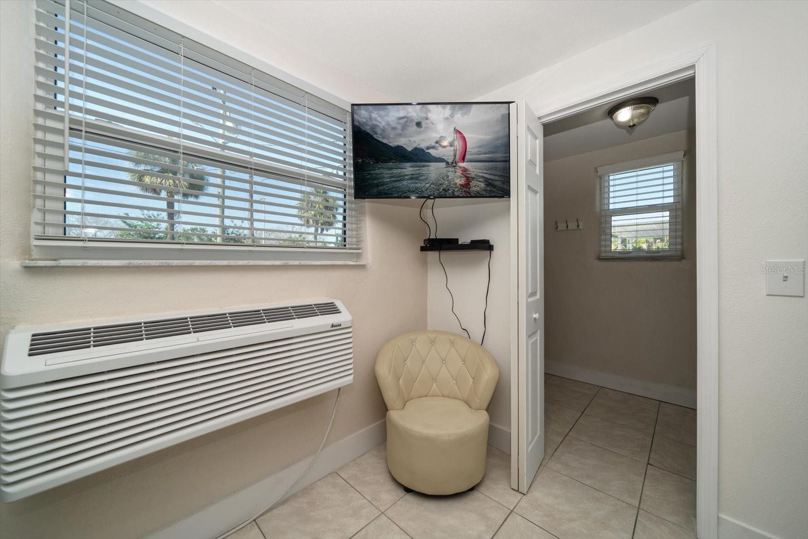 Image 18 of 41 For 603 Mandalay Avenue 105