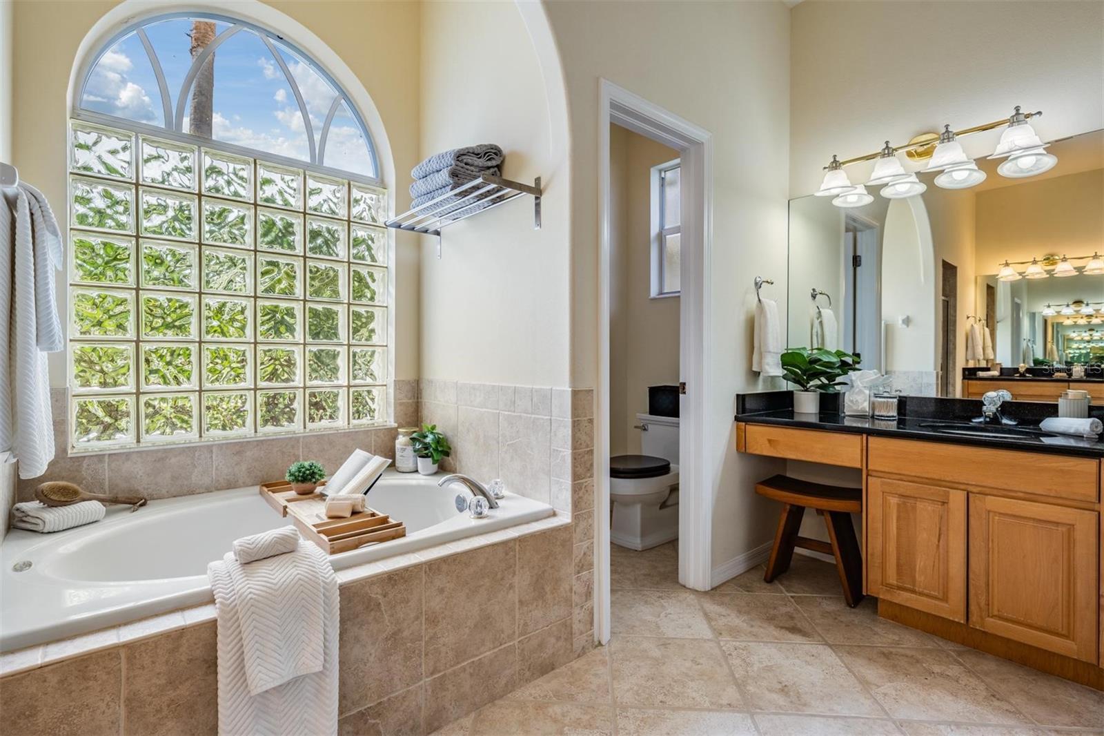 Listing photo id 18 for 10641 Cory Lake Drive