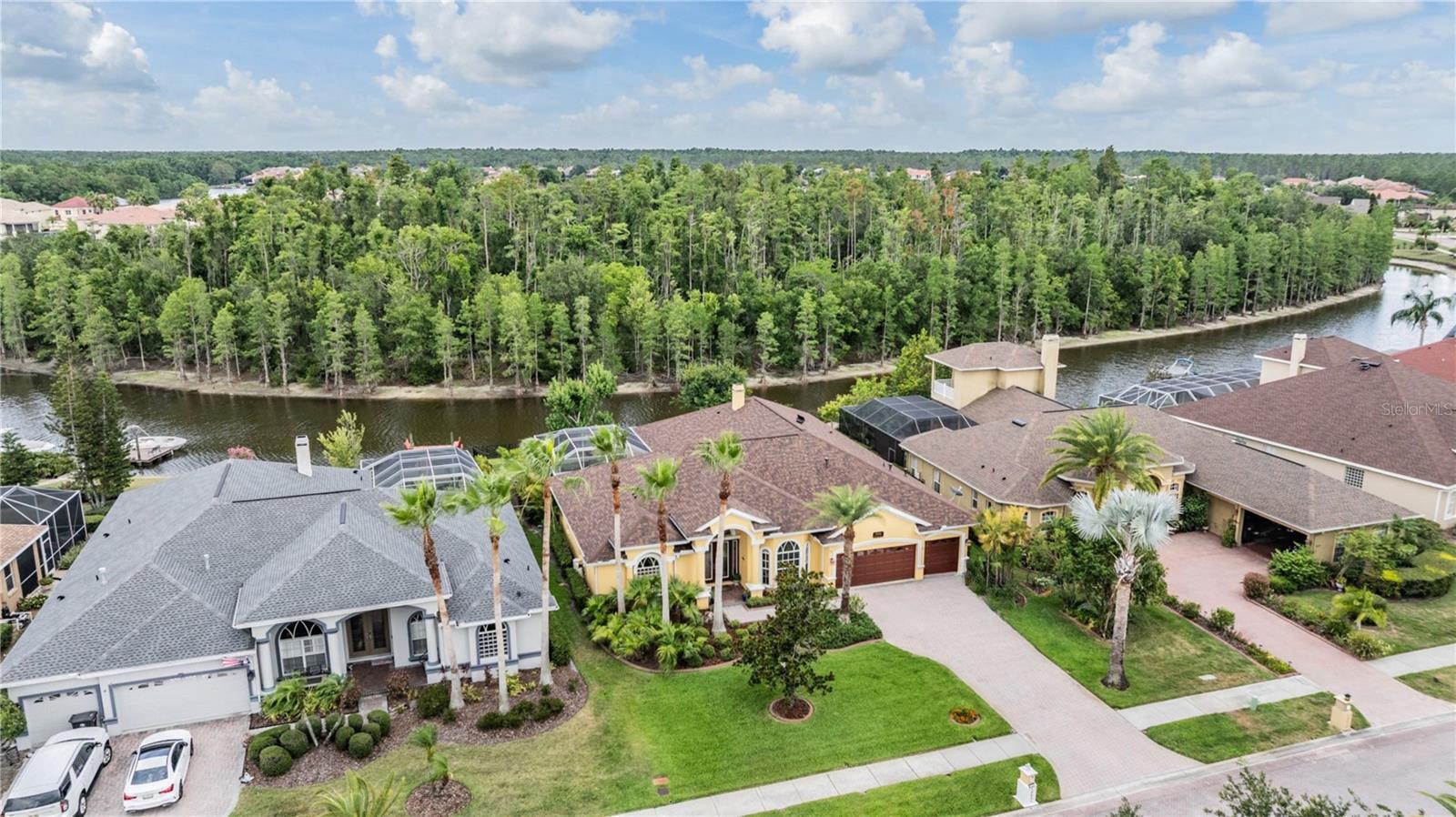 Listing photo id 3 for 10641 Cory Lake Drive