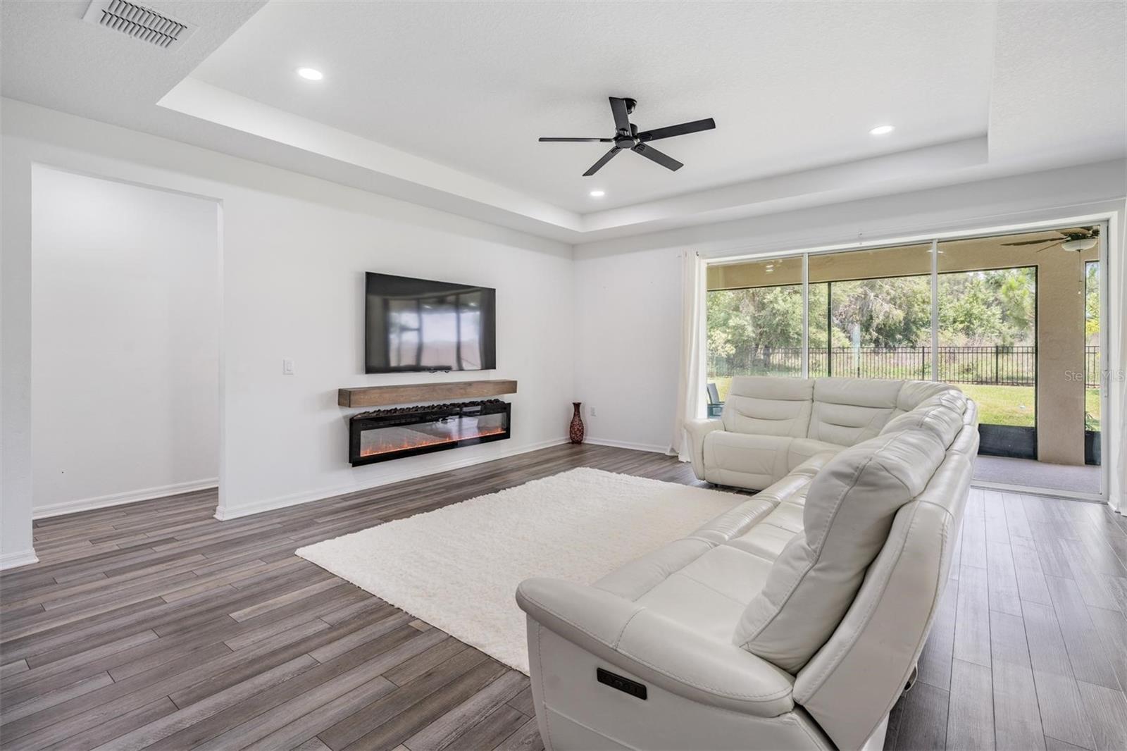 Image 25 of 73 For 9405 Ibis Grove Boulevard
