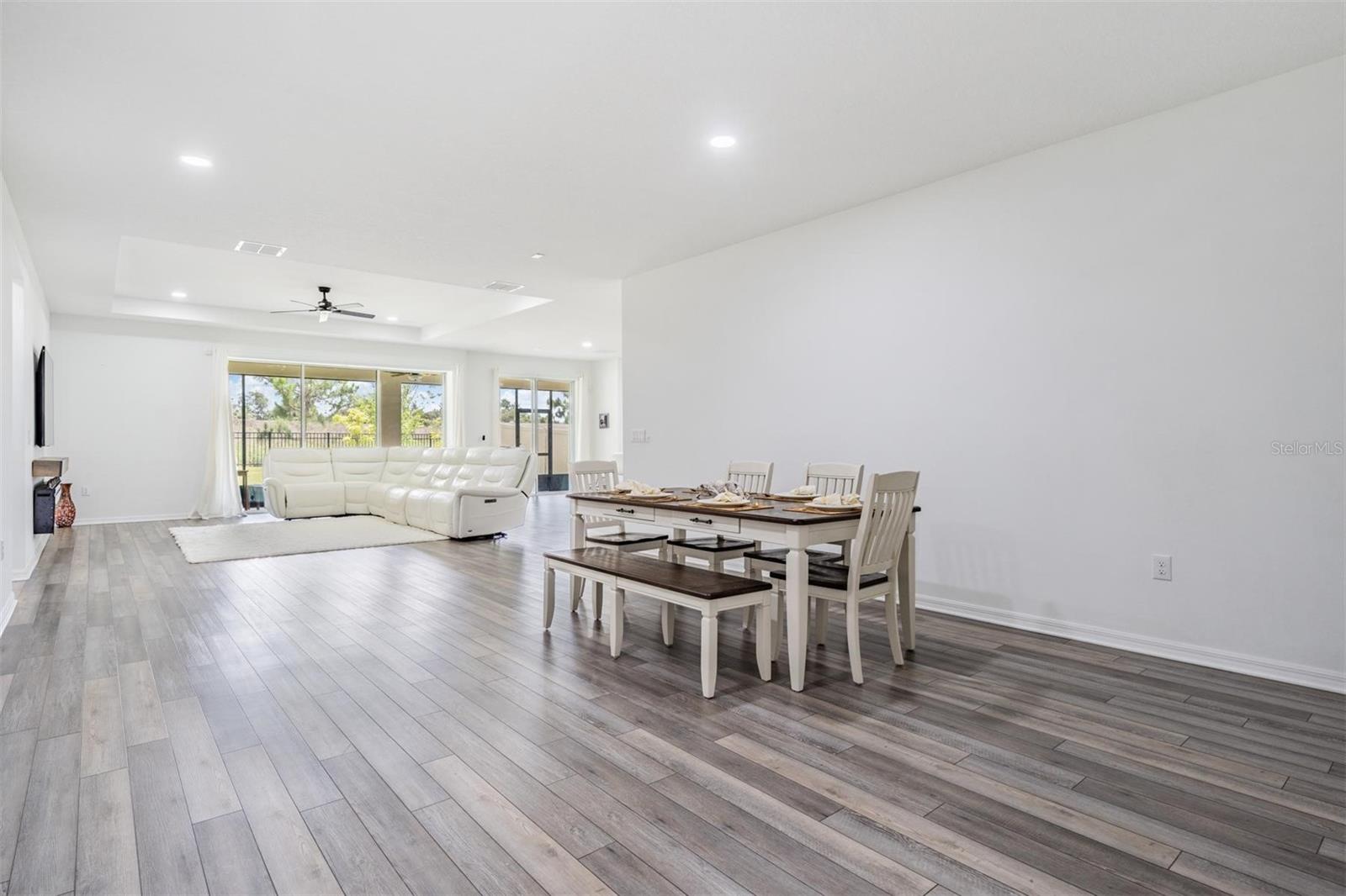 Image 27 of 73 For 9405 Ibis Grove Boulevard
