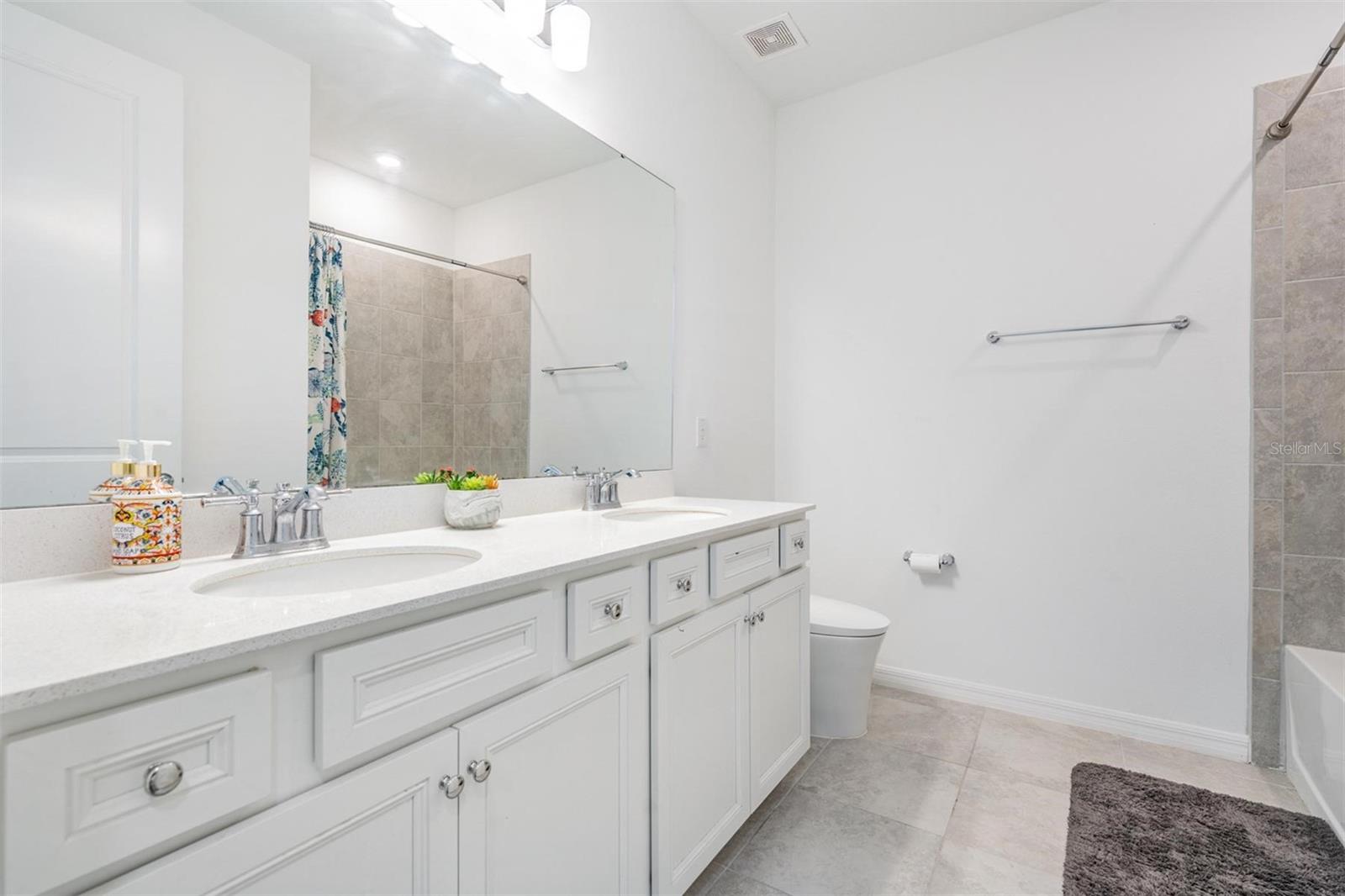 Image 36 of 73 For 9405 Ibis Grove Boulevard