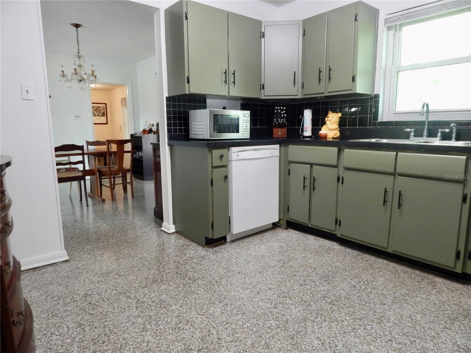 Listing photo id 35 for 10308 Fore Drive