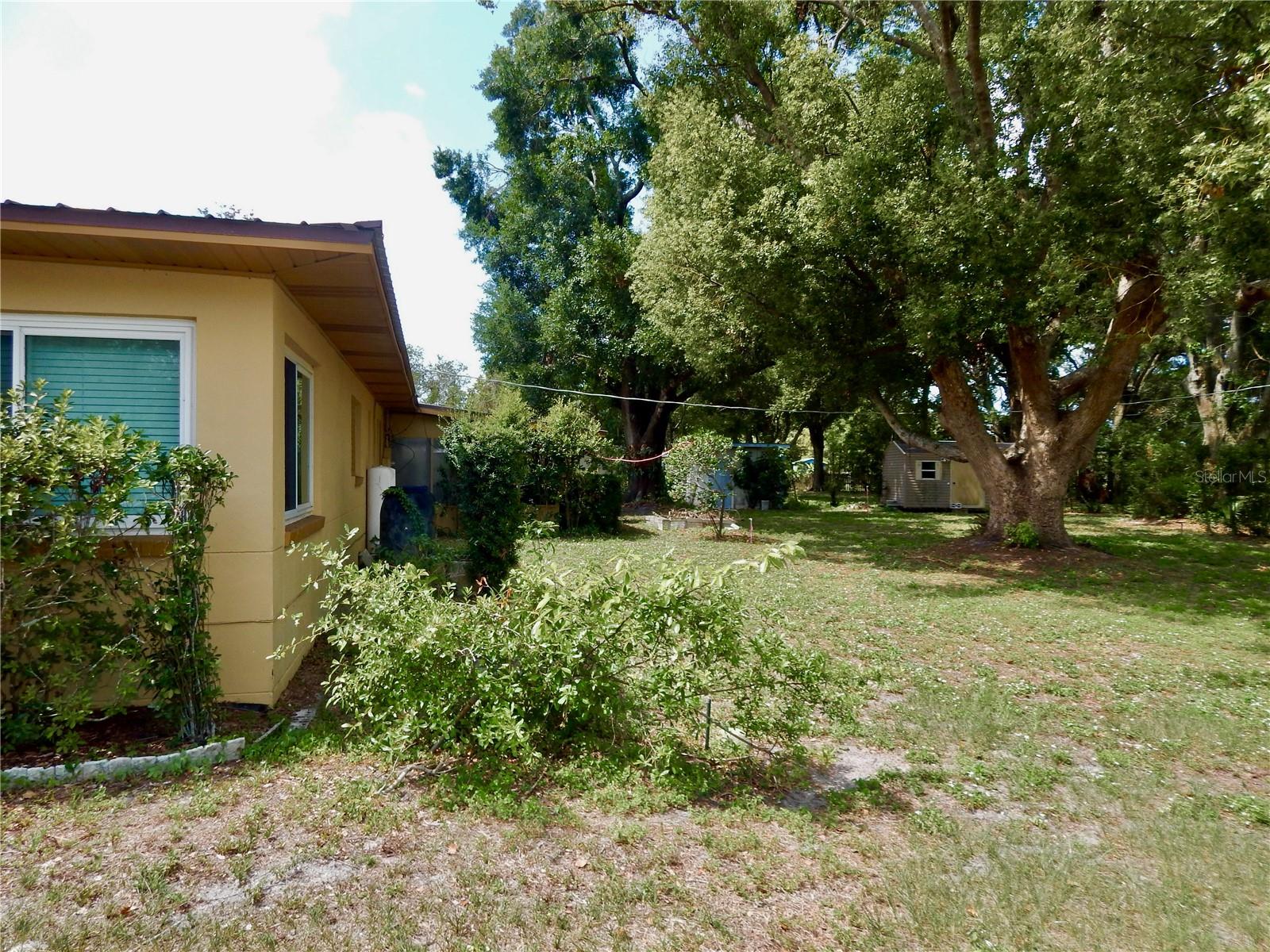 Listing photo id 2 for 10308 Fore Drive