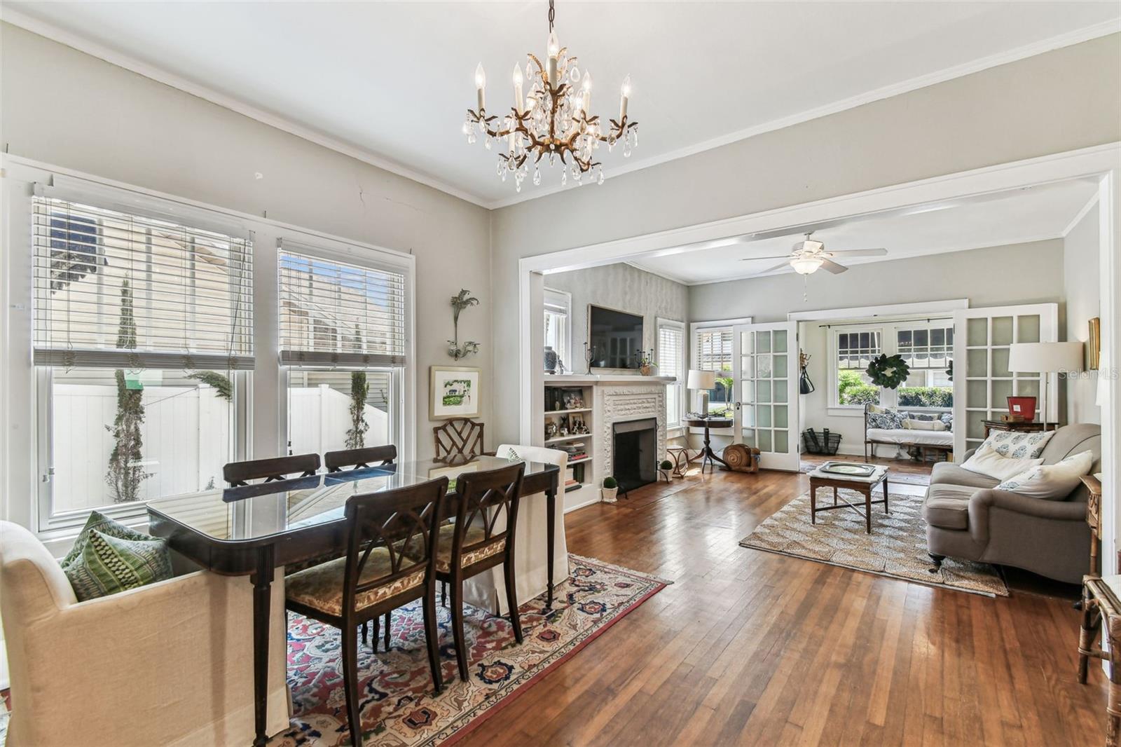 Listing photo id 11 for 3405 Palmira Avenue
