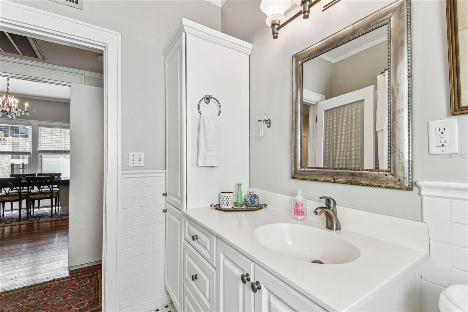 Listing photo id 12 for 3405 Palmira Avenue